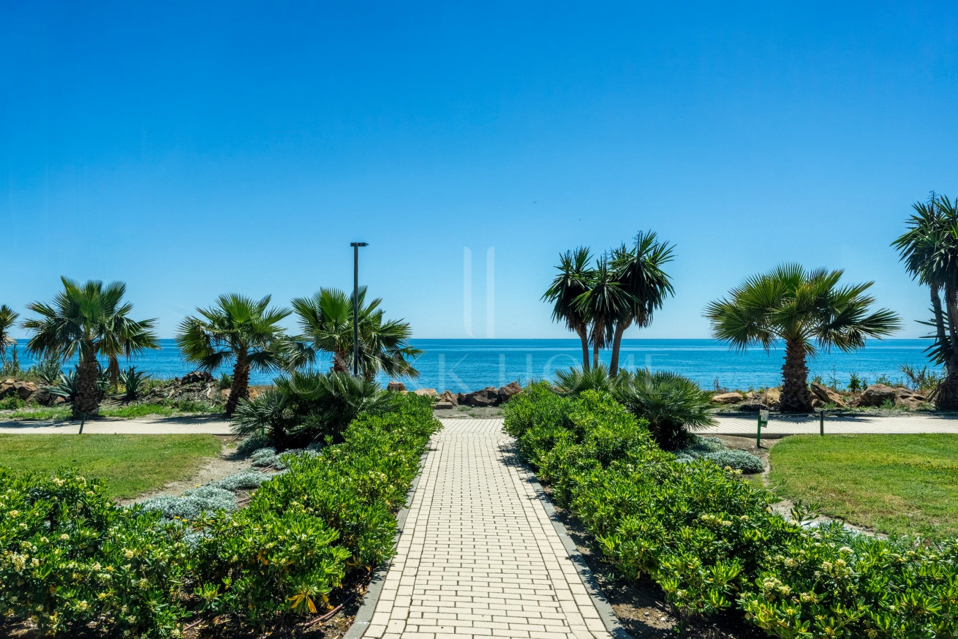 THE ISLAND, Estepona — Distinguished New-Build Residence with Sea & Mountain Views