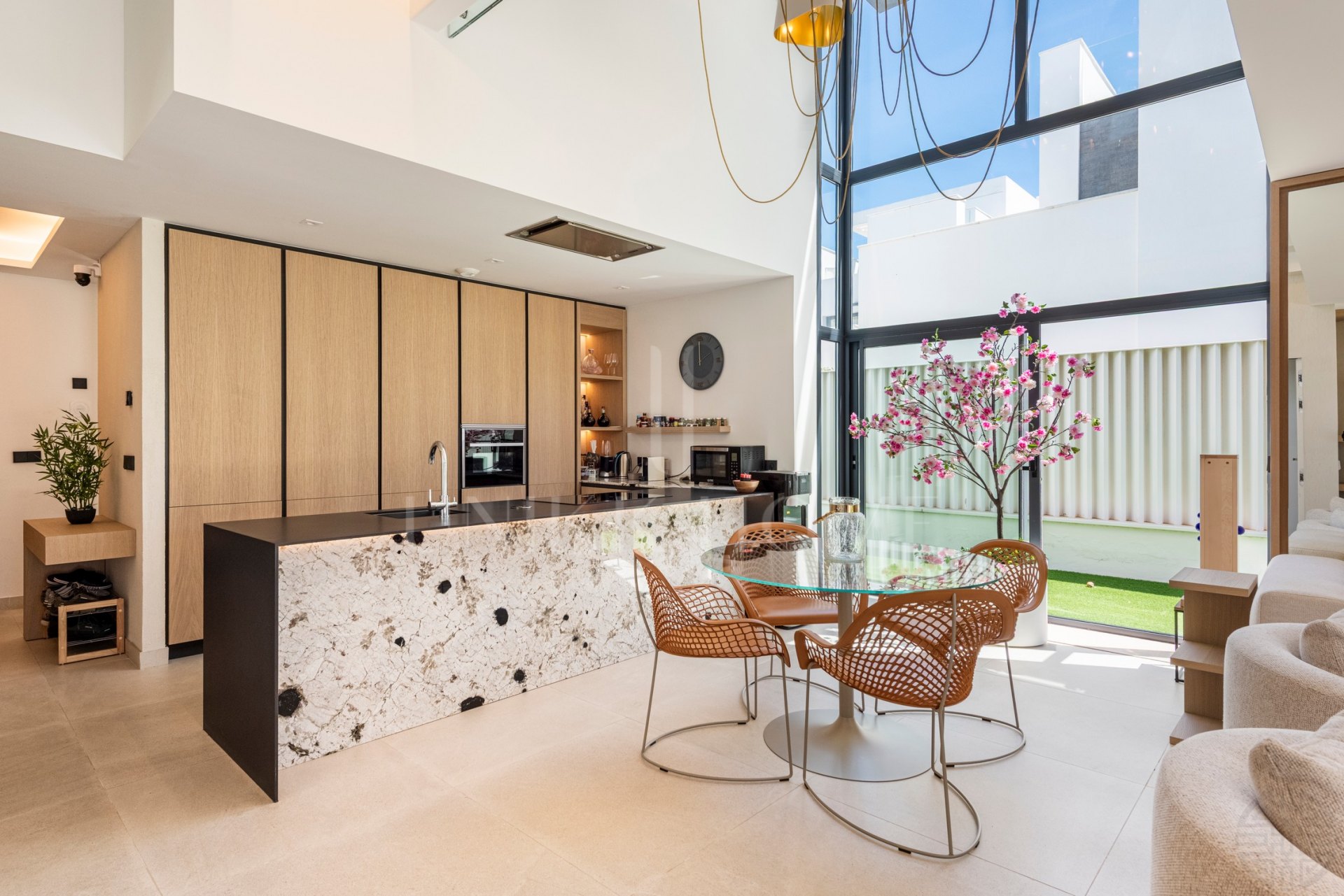 THE ISLAND, Estepona — Distinguished New-Build Residence with Sea & Mountain Views