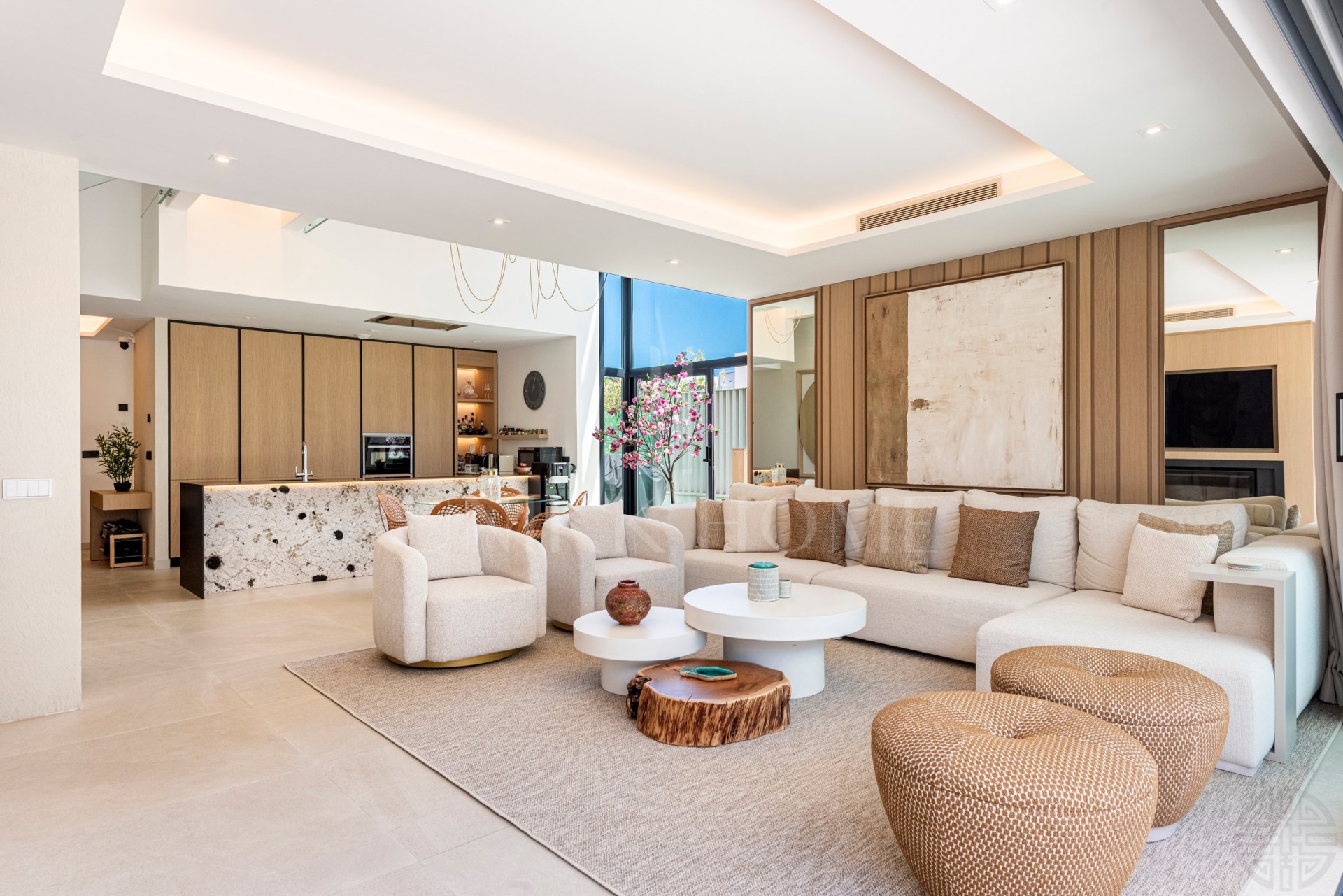 THE ISLAND, Estepona — Distinguished New-Build Residence with Sea & Mountain Views