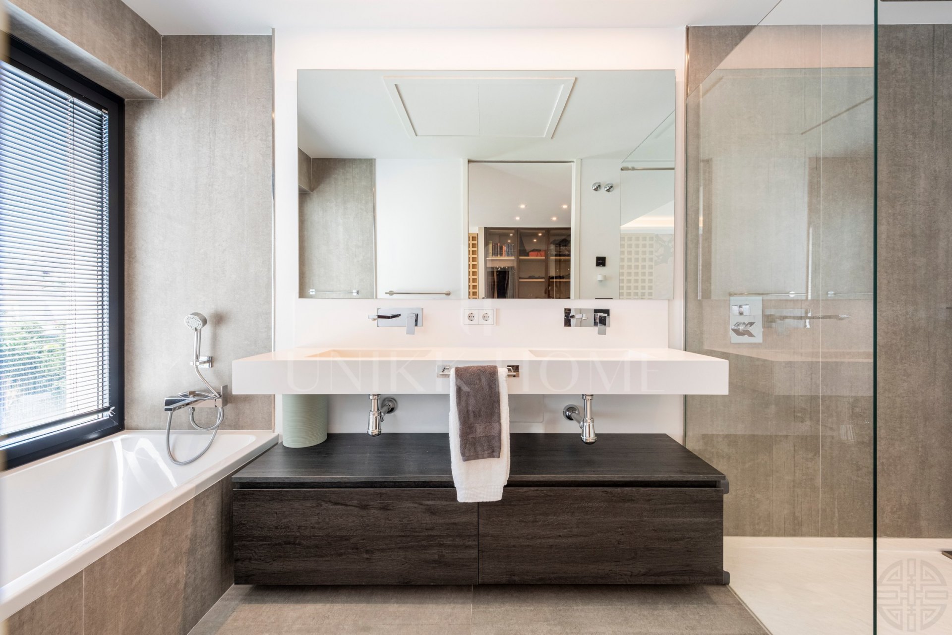 THE ISLAND, Estepona — Distinguished New-Build Residence with Sea & Mountain Views