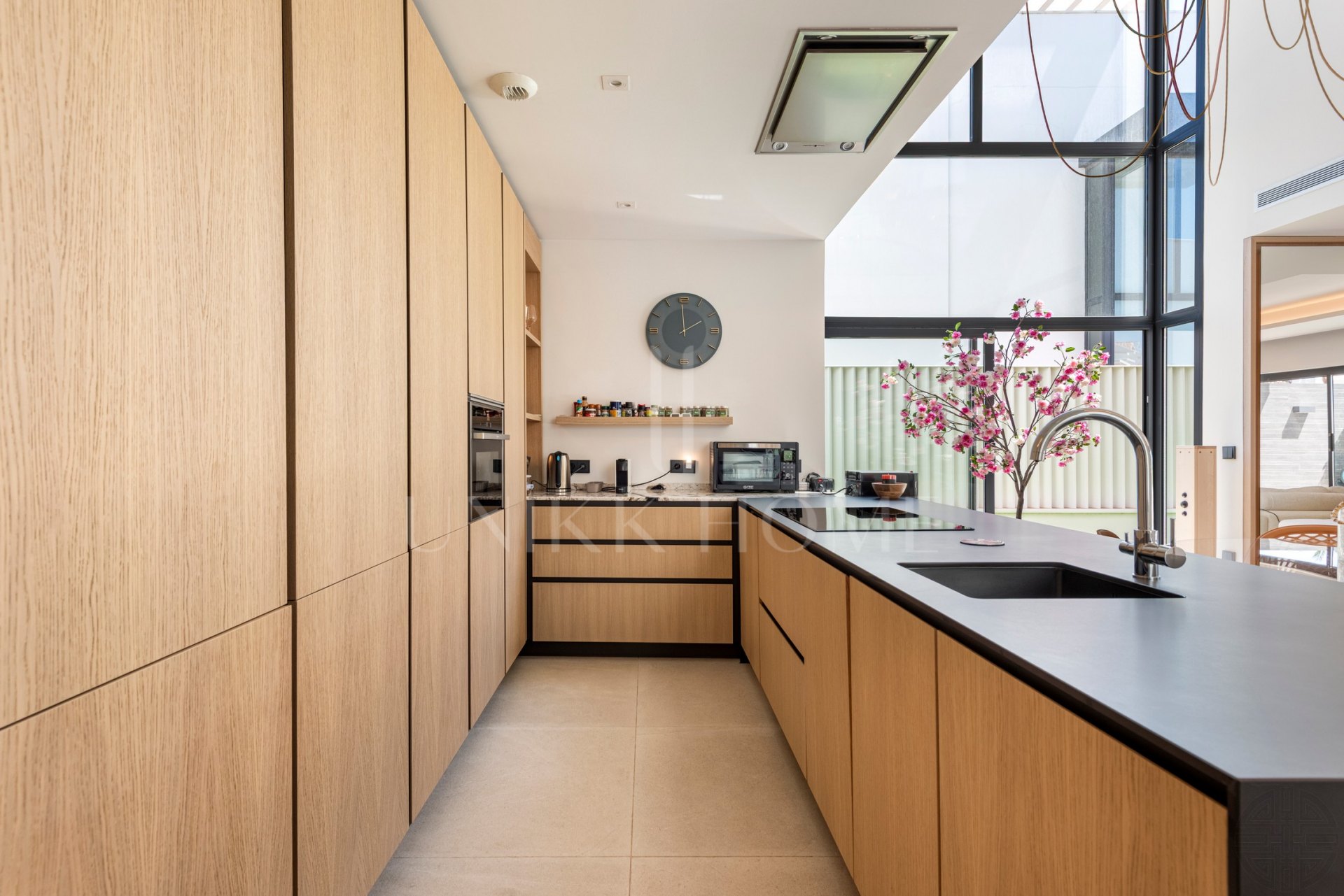 THE ISLAND, Estepona — Distinguished New-Build Residence with Sea & Mountain Views