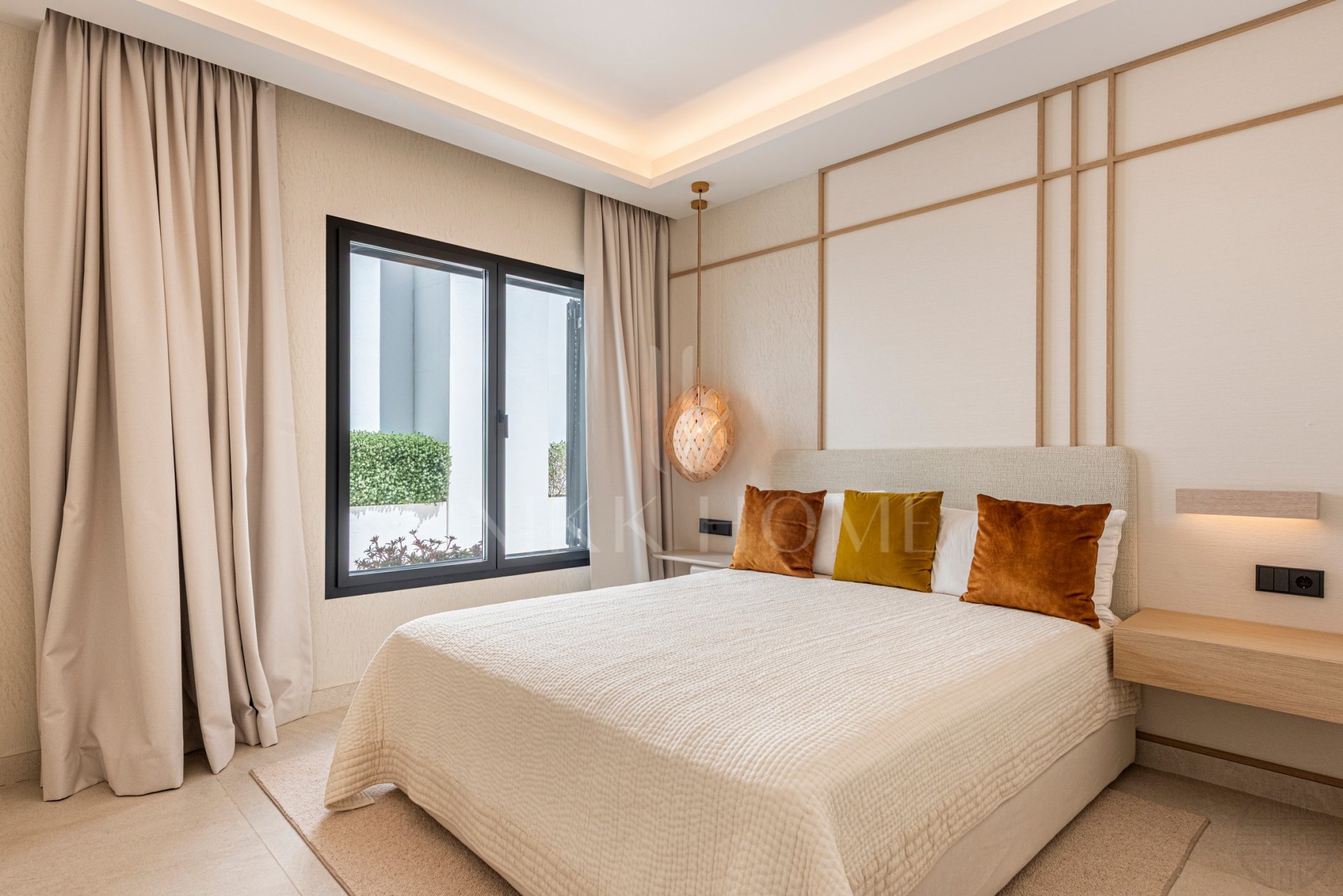 THE ISLAND, Estepona — Distinguished New-Build Residence with Sea & Mountain Views