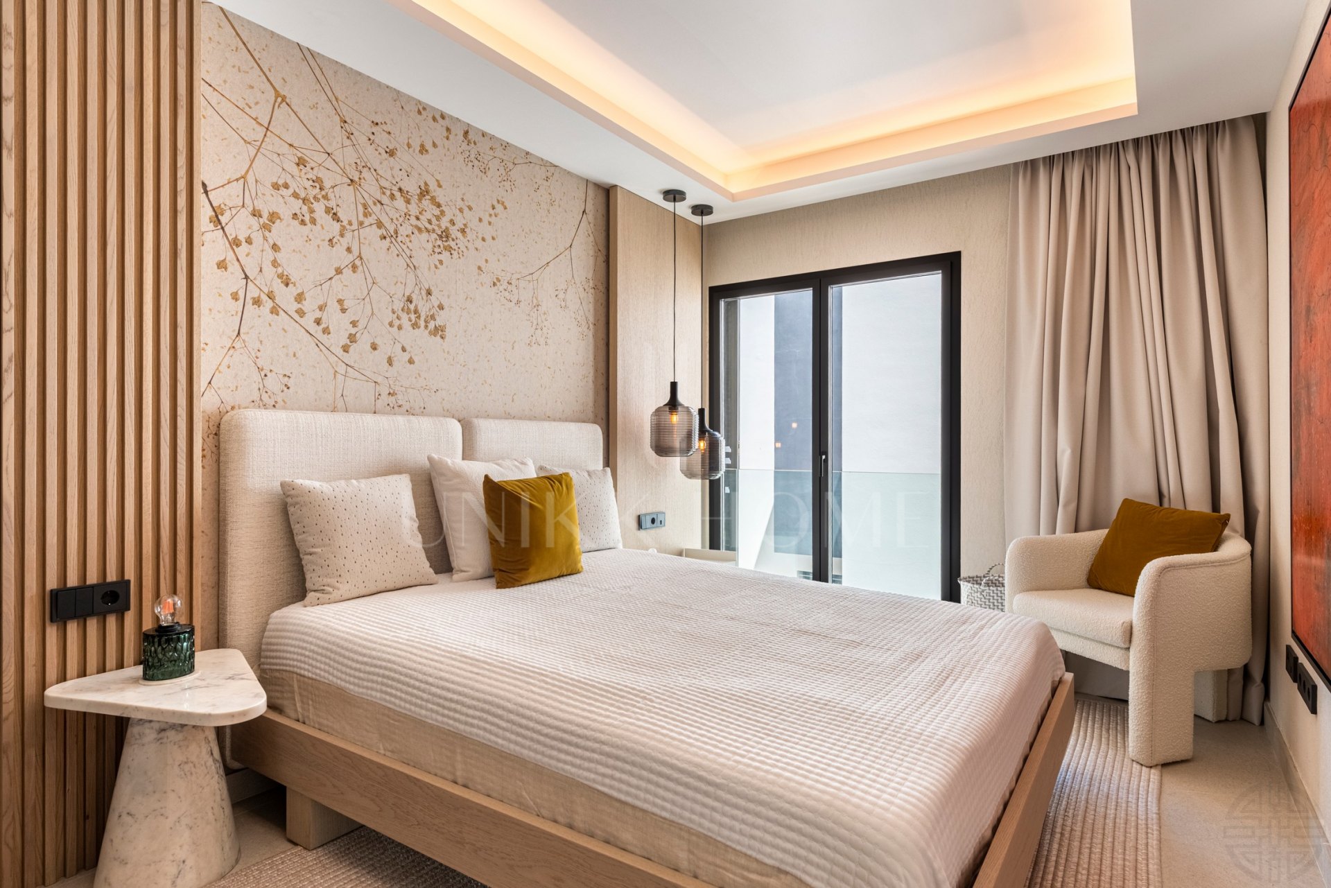 THE ISLAND, Estepona — Distinguished New-Build Residence with Sea & Mountain Views