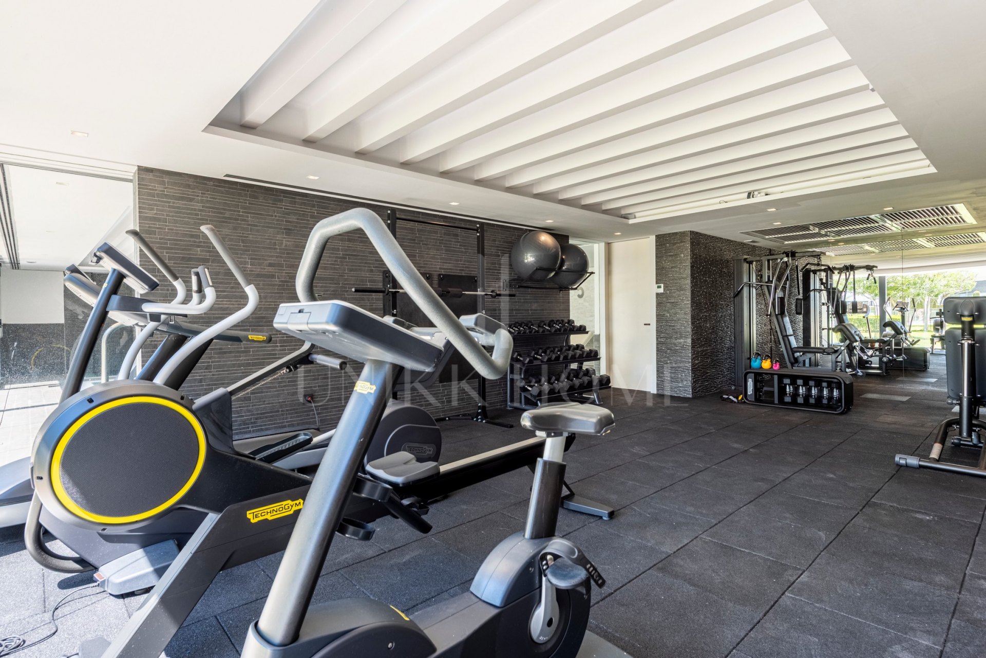 THE ISLAND, Estepona — Distinguished New-Build Residence with Sea & Mountain Views