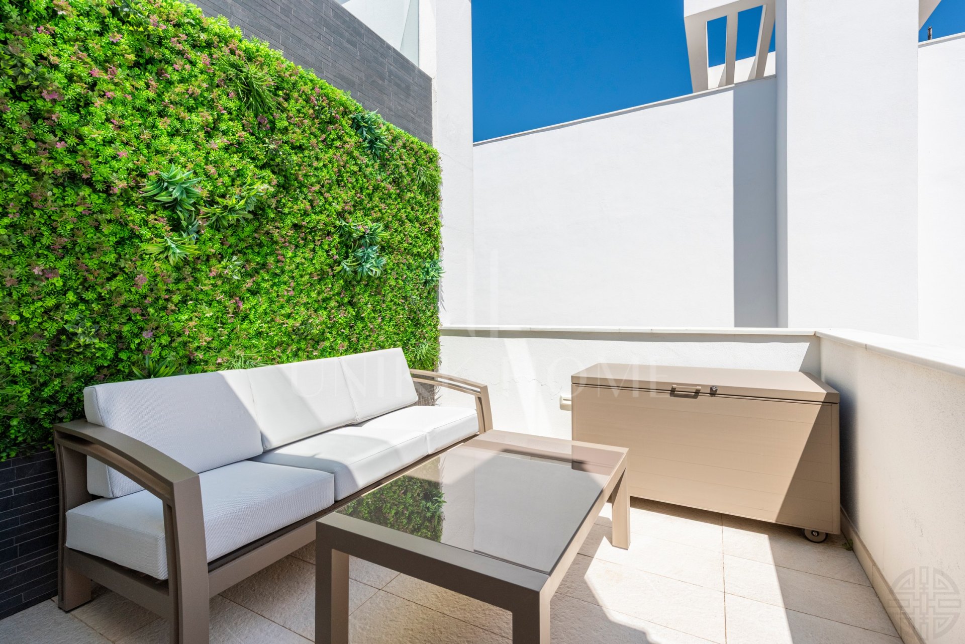 THE ISLAND, Estepona — Distinguished New-Build Residence with Sea & Mountain Views