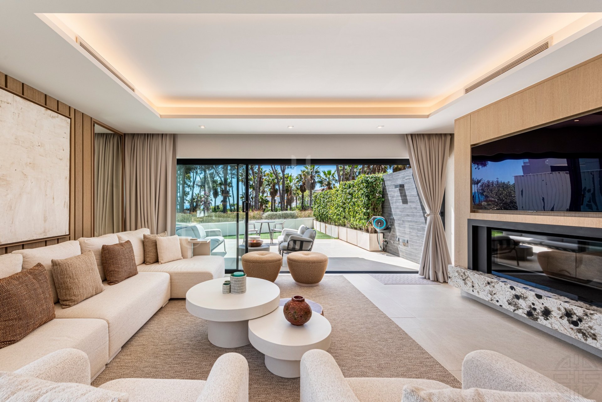 THE ISLAND, Estepona — Distinguished New-Build Residence with Sea & Mountain Views