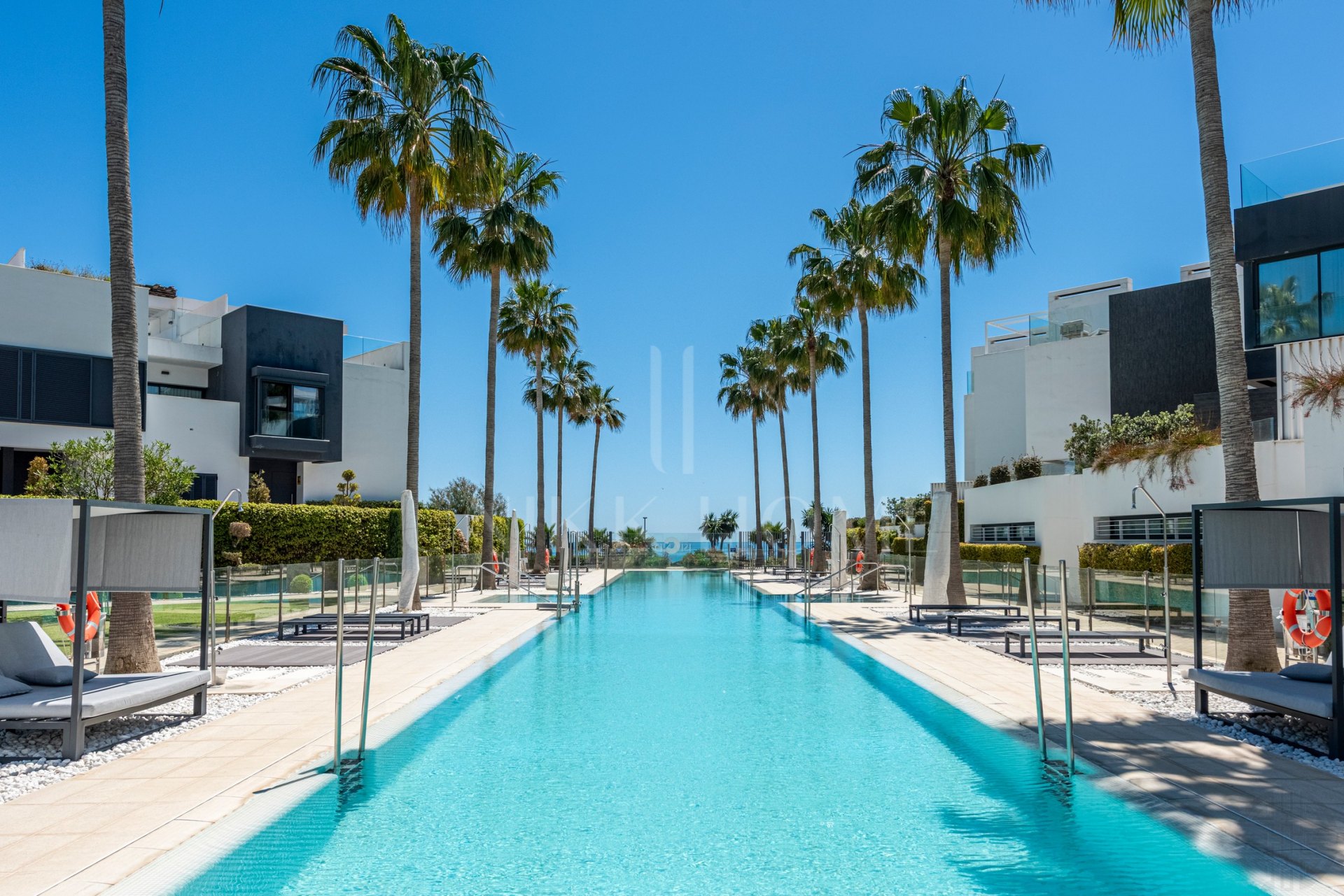 THE ISLAND, Estepona — Distinguished New-Build Residence with Sea & Mountain Views