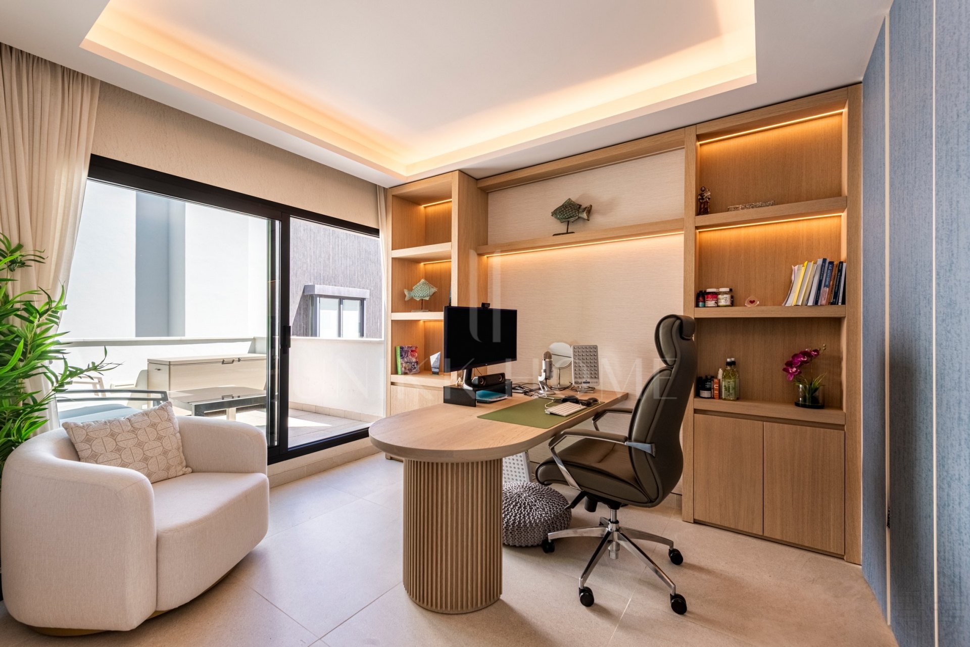 THE ISLAND, Estepona — Distinguished New-Build Residence with Sea & Mountain Views