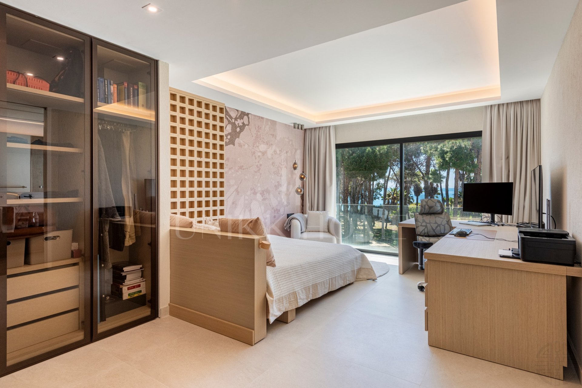 THE ISLAND, Estepona — Distinguished New-Build Residence with Sea & Mountain Views