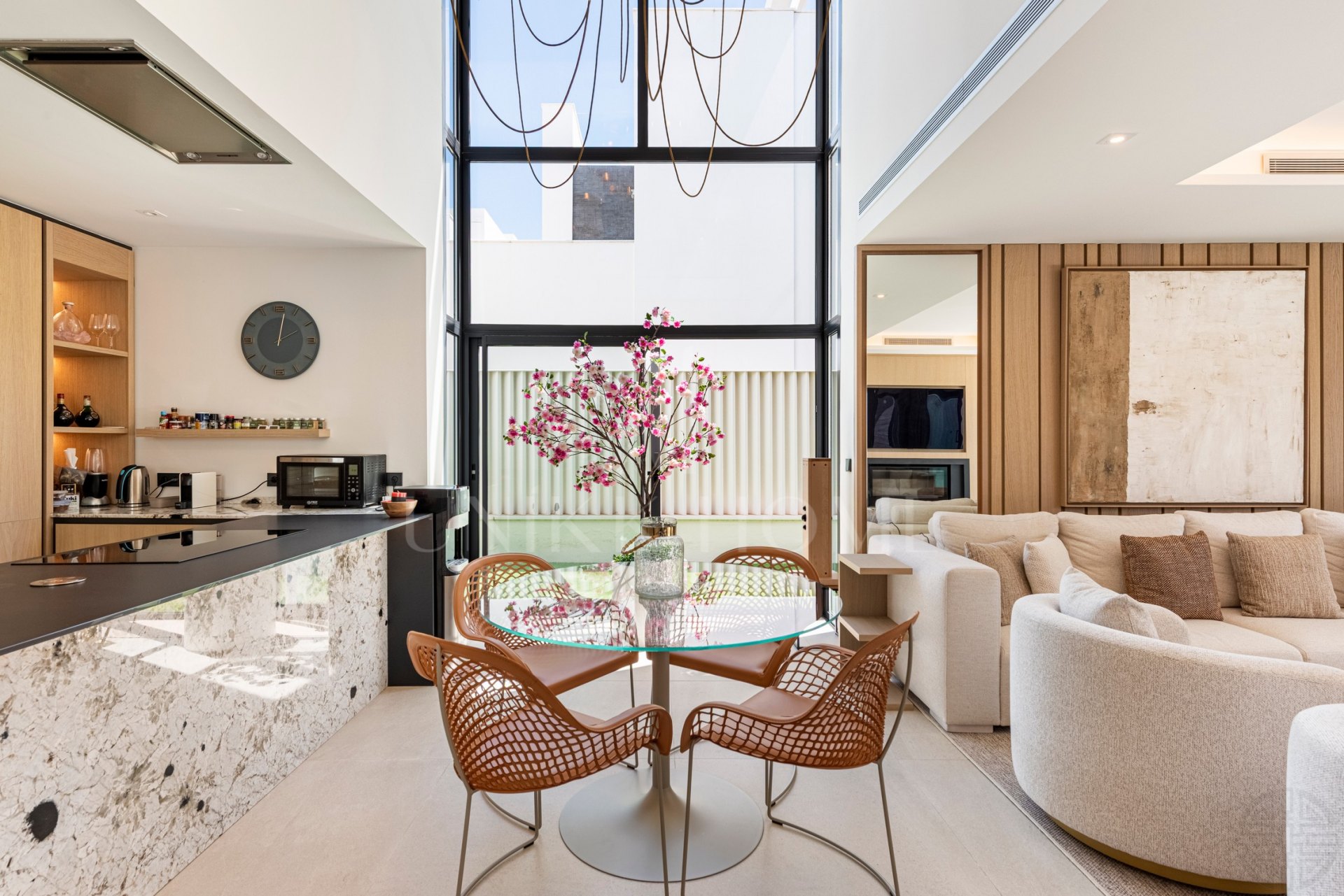 THE ISLAND, Estepona — Distinguished New-Build Residence with Sea & Mountain Views