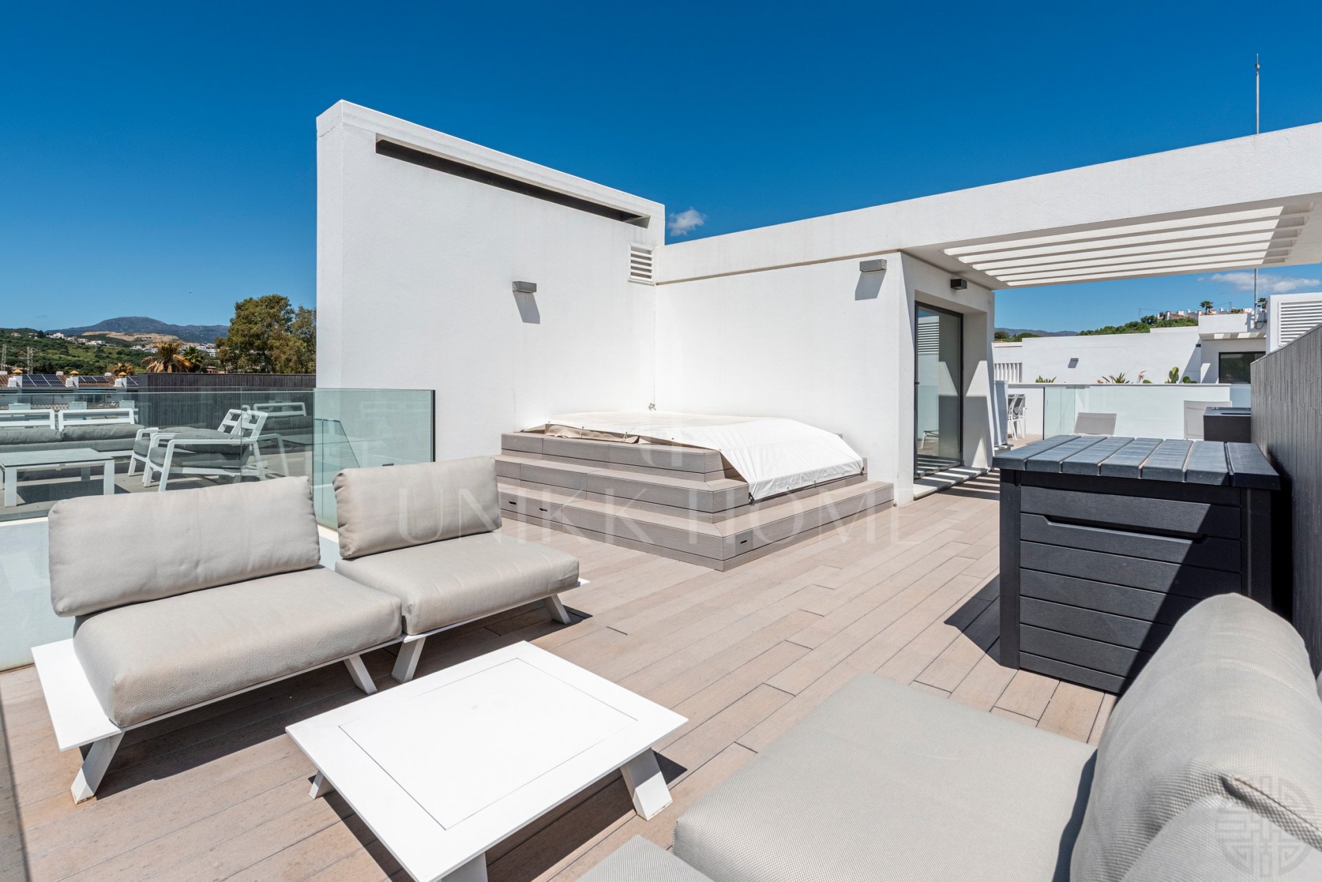 THE ISLAND, Estepona — Distinguished New-Build Residence with Sea & Mountain Views