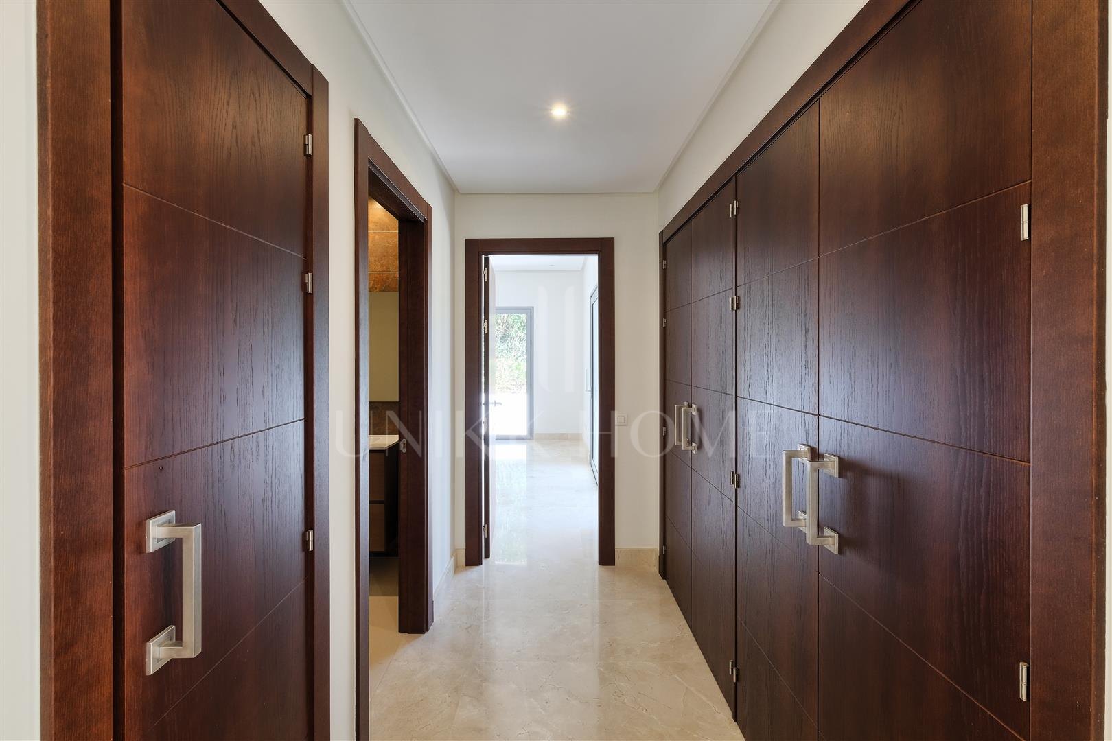 Villa de nueva construcción en Puerto del Capitán, Benahavís