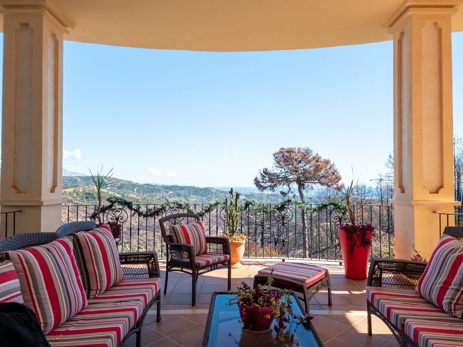 Country estate for sale in Estepona