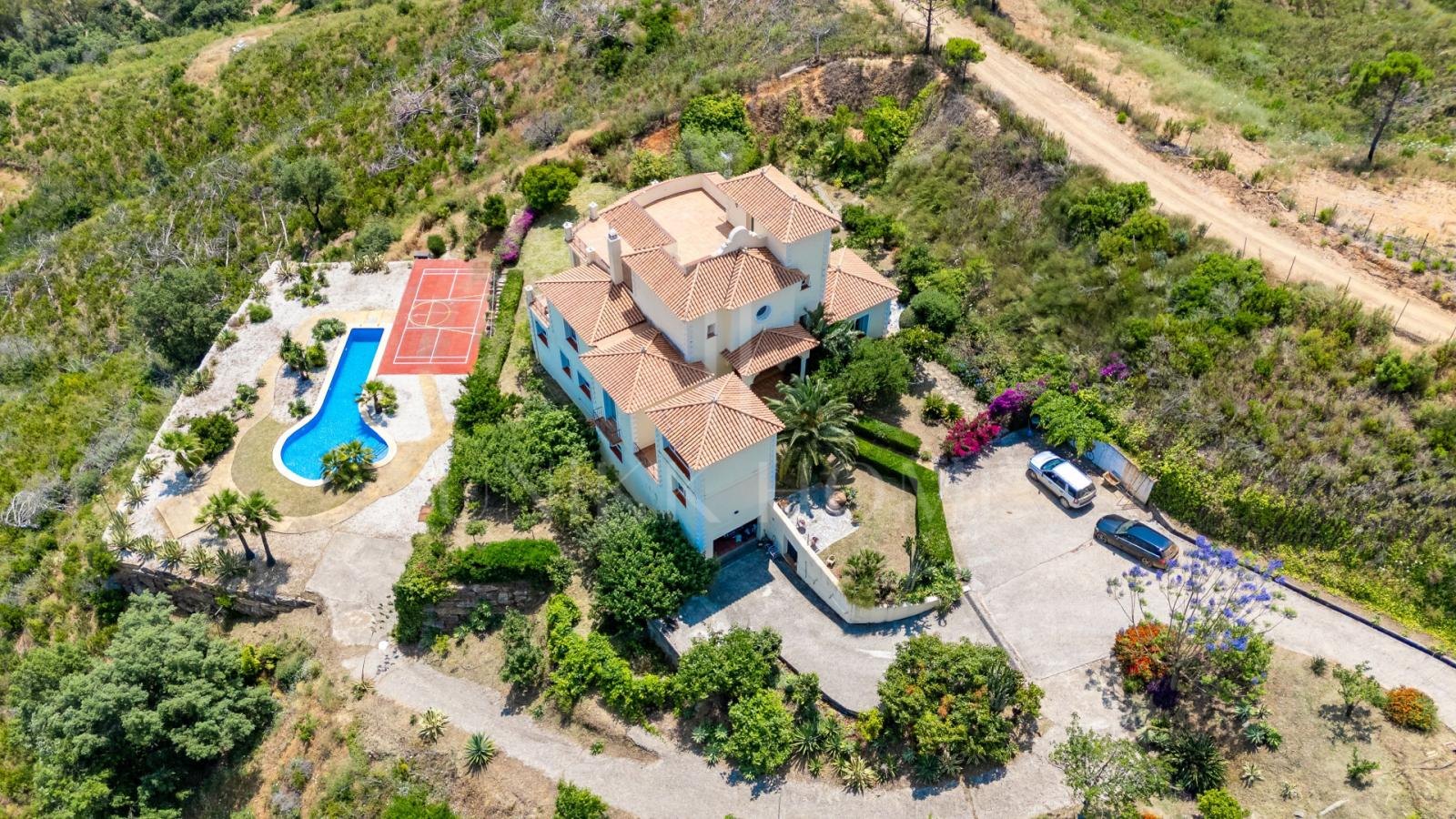 Country estate for sale in Estepona