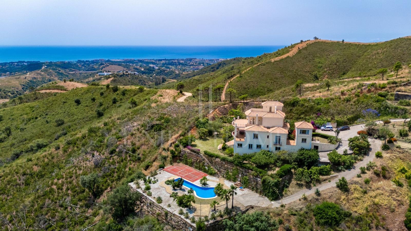 Country estate for sale in Estepona