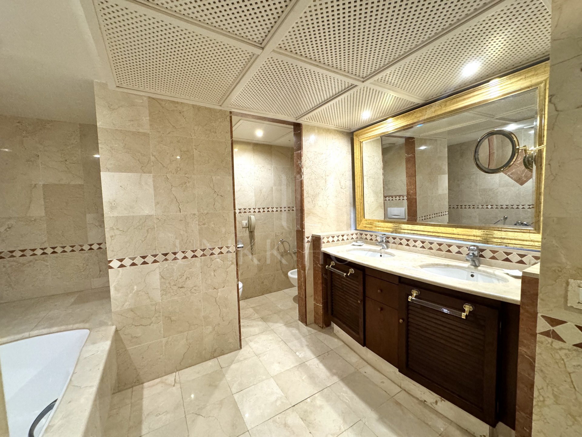 Apartment for sale in The Private Wing of hotel Melia (Kempinski) New Golden Mile