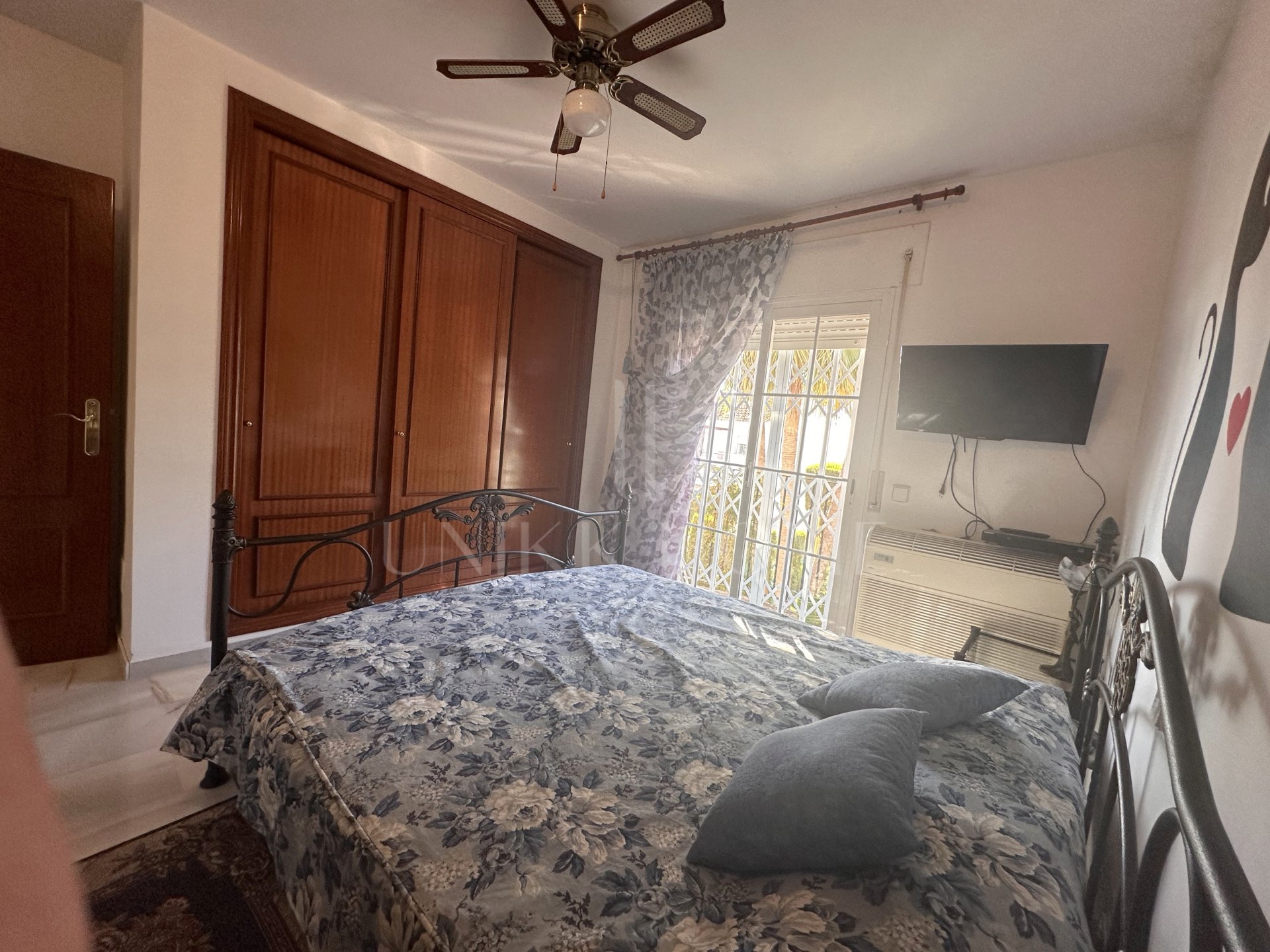 Vivienda unifamiliar de estilo Mediterráneo en urbanización en venta en Monte Biarritz