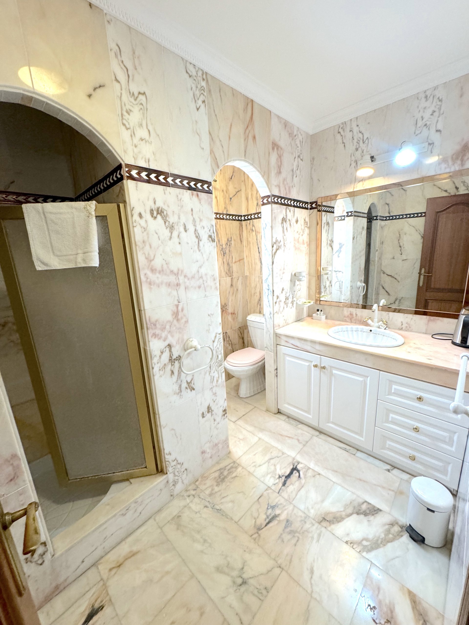 Unique Investment Opportunity in Estepona: Luxury Villa Near the Beach