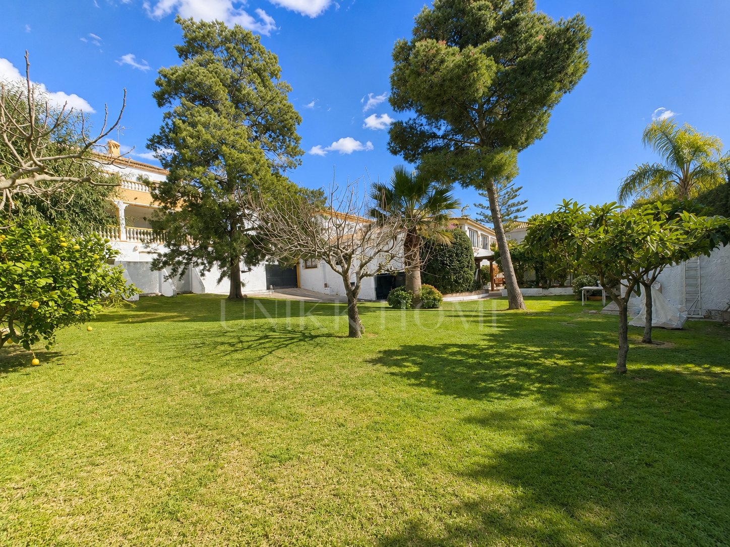 Unique Investment Opportunity in Estepona: Luxury Villa Near the Beach