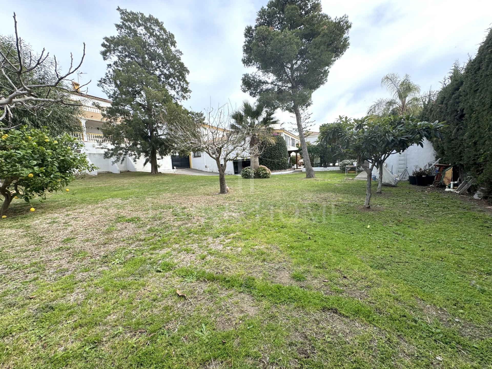 Unique Investment Opportunity in Estepona: Luxury Villa Near the Beach