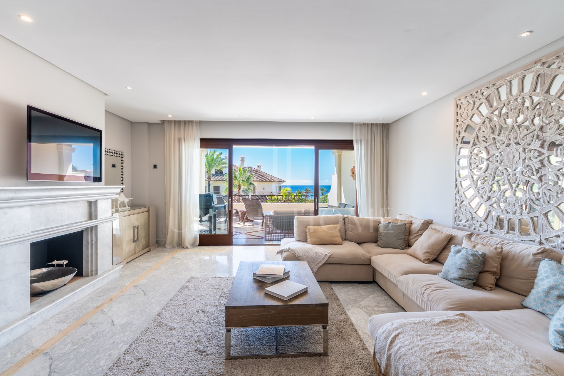 Luxury 3 Bedroom Beachfront Apartment with Sea Views | Los Monteros Playa, Marbella