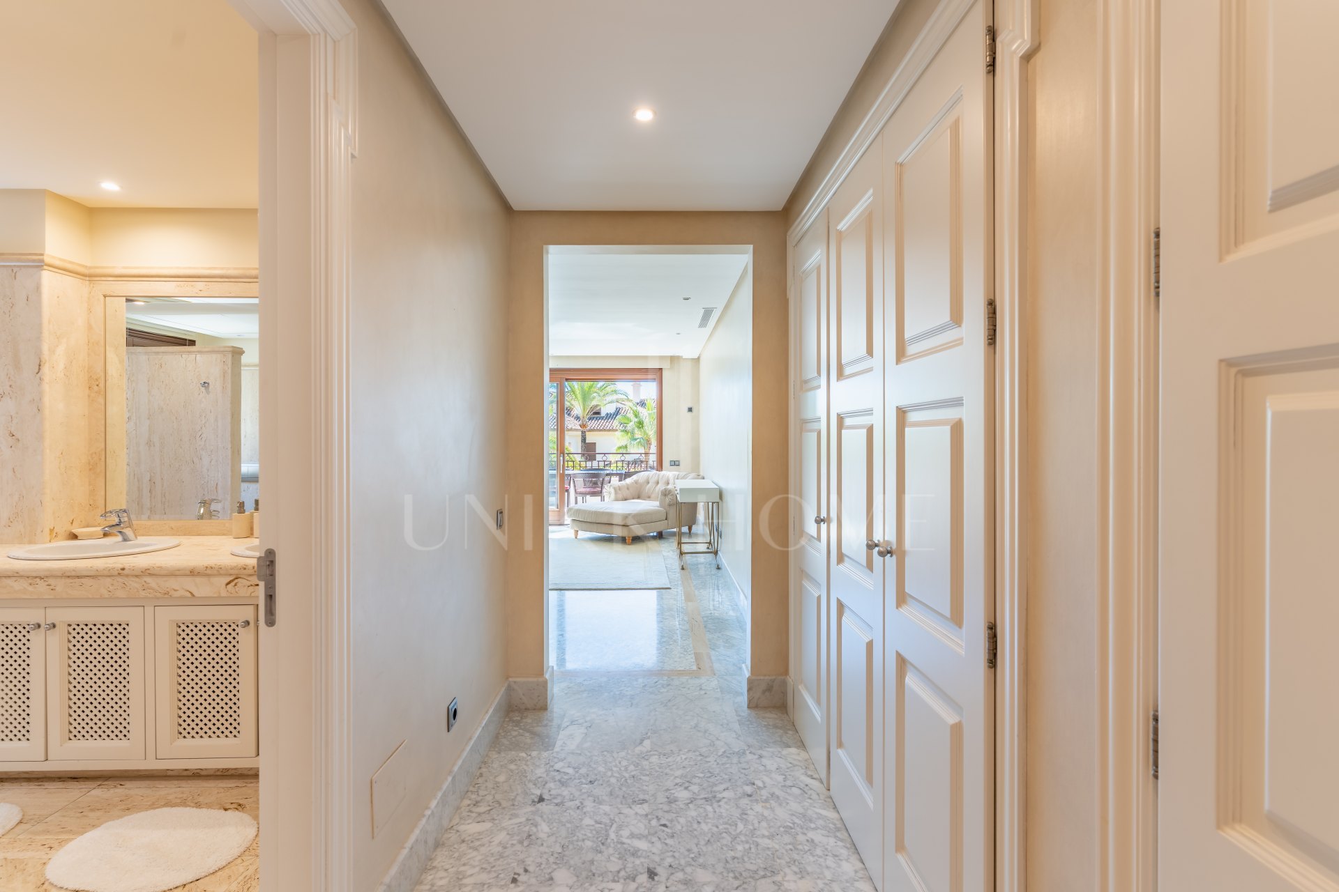 Luxury 3 Bedroom Beachfront Apartment with Sea Views | Los Monteros Playa, Marbella