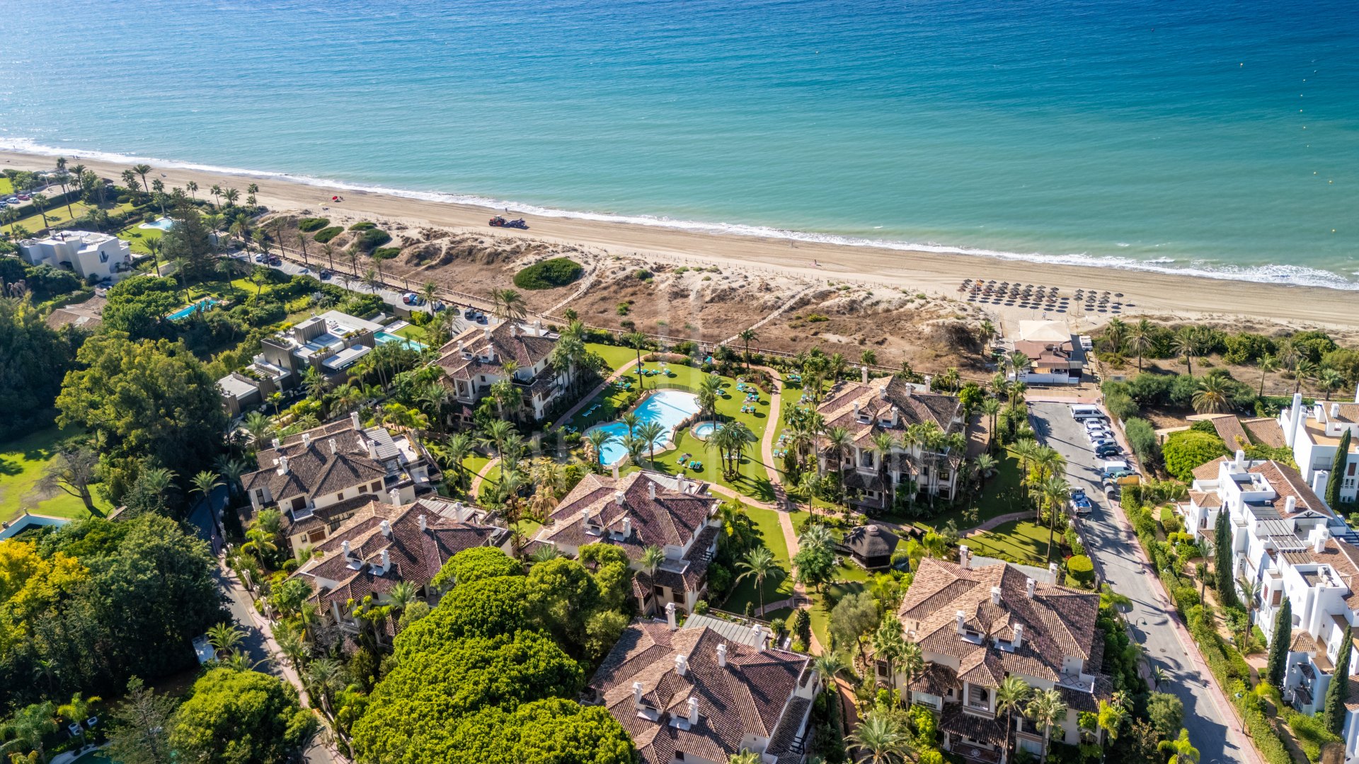 Luxury 3 Bedroom Beachfront Apartment with Sea Views | Los Monteros Playa, Marbella