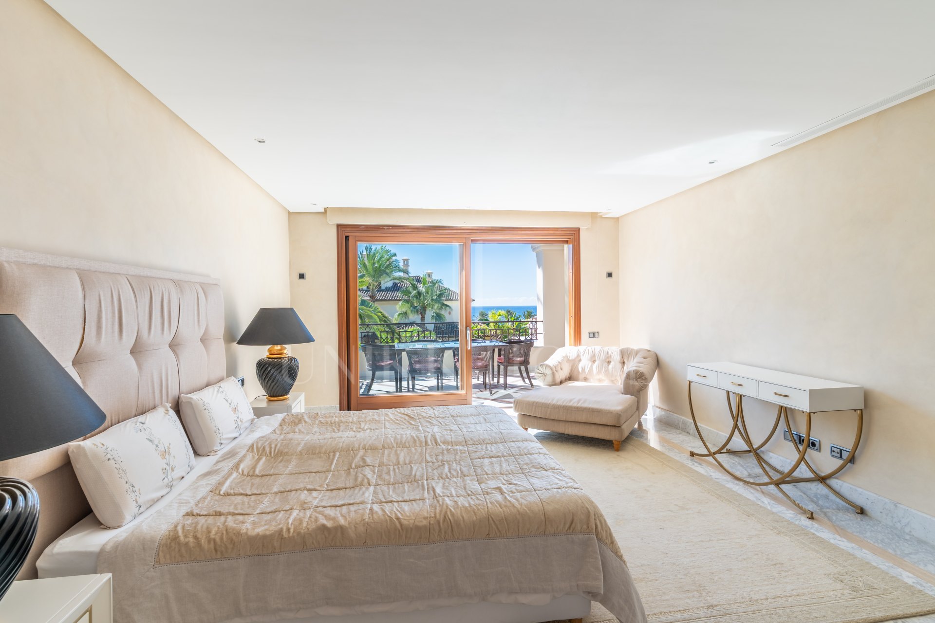 Luxury 3 Bedroom Beachfront Apartment with Sea Views | Los Monteros Playa, Marbella