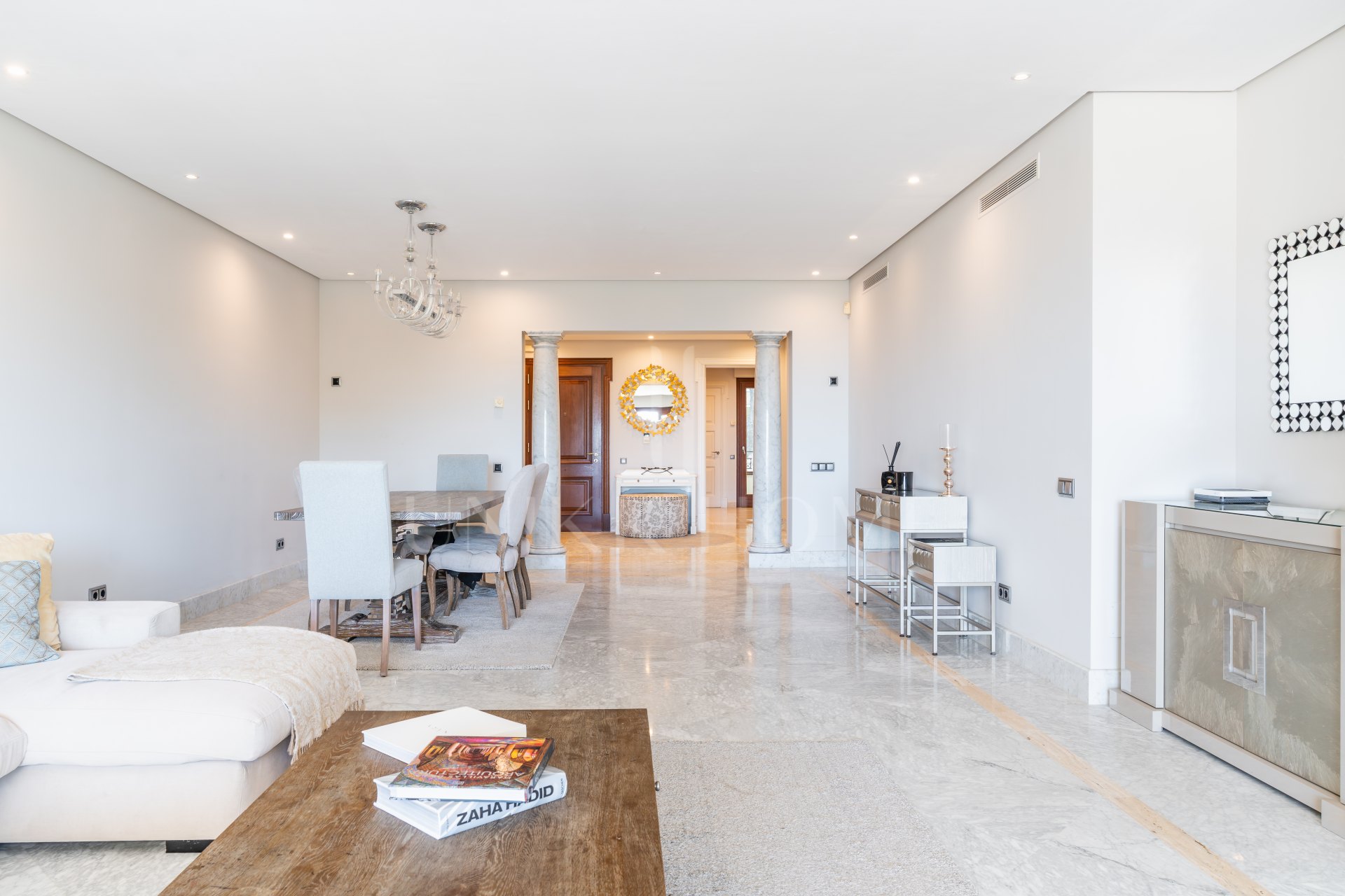 Luxury 3 Bedroom Beachfront Apartment with Sea Views | Los Monteros Playa, Marbella