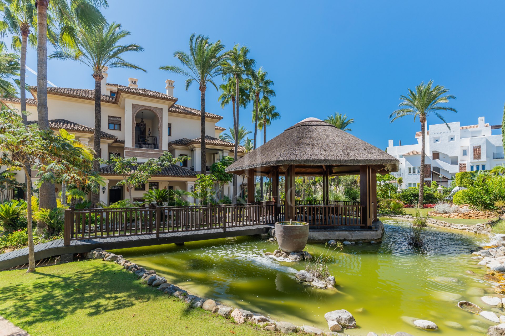 Luxury 3 Bedroom Beachfront Apartment with Sea Views | Los Monteros Playa, Marbella