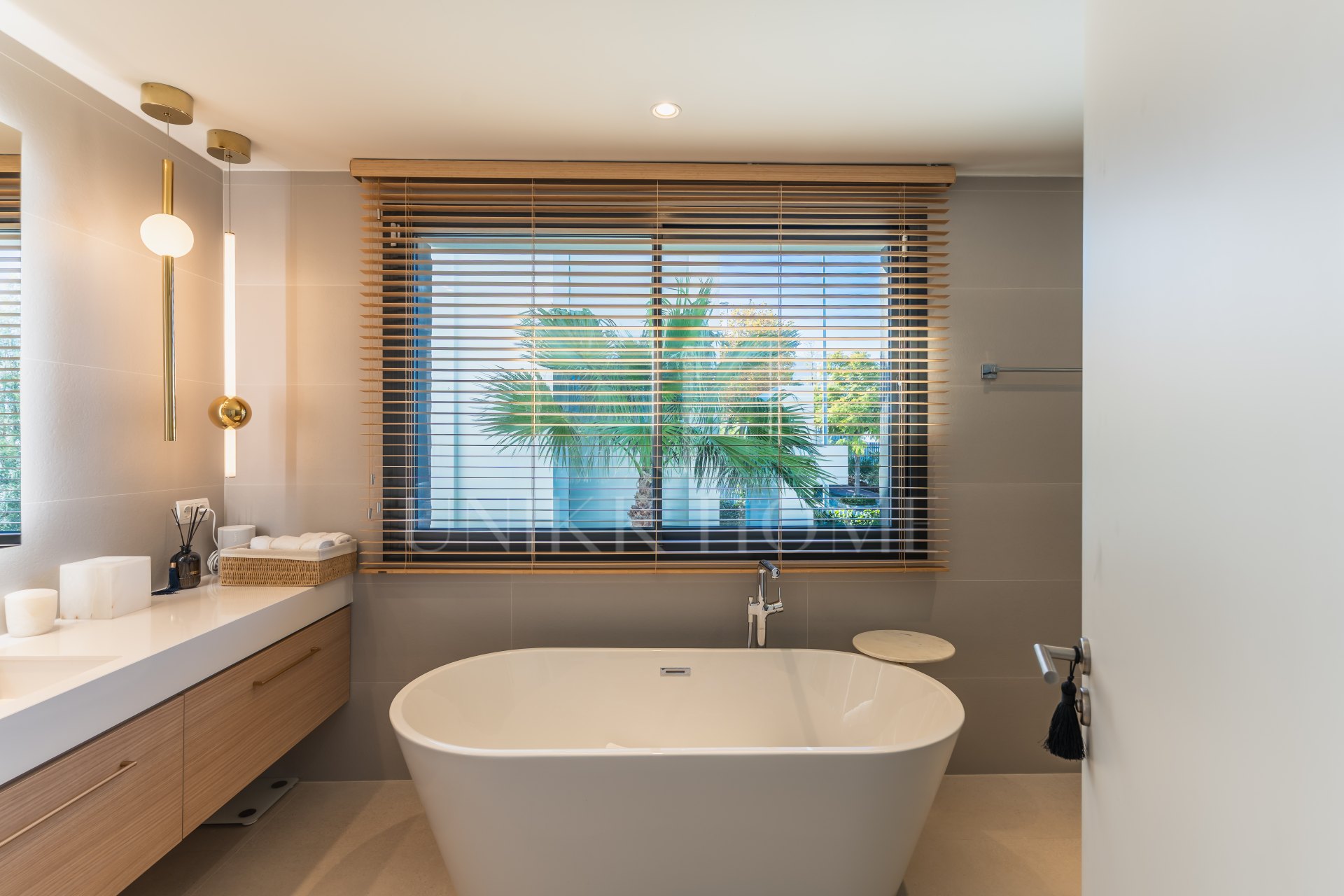 Exclisiva villa pareada de 4 dormitorios con diseño elegante y moderno en la urbanización Soul en Santa Clara