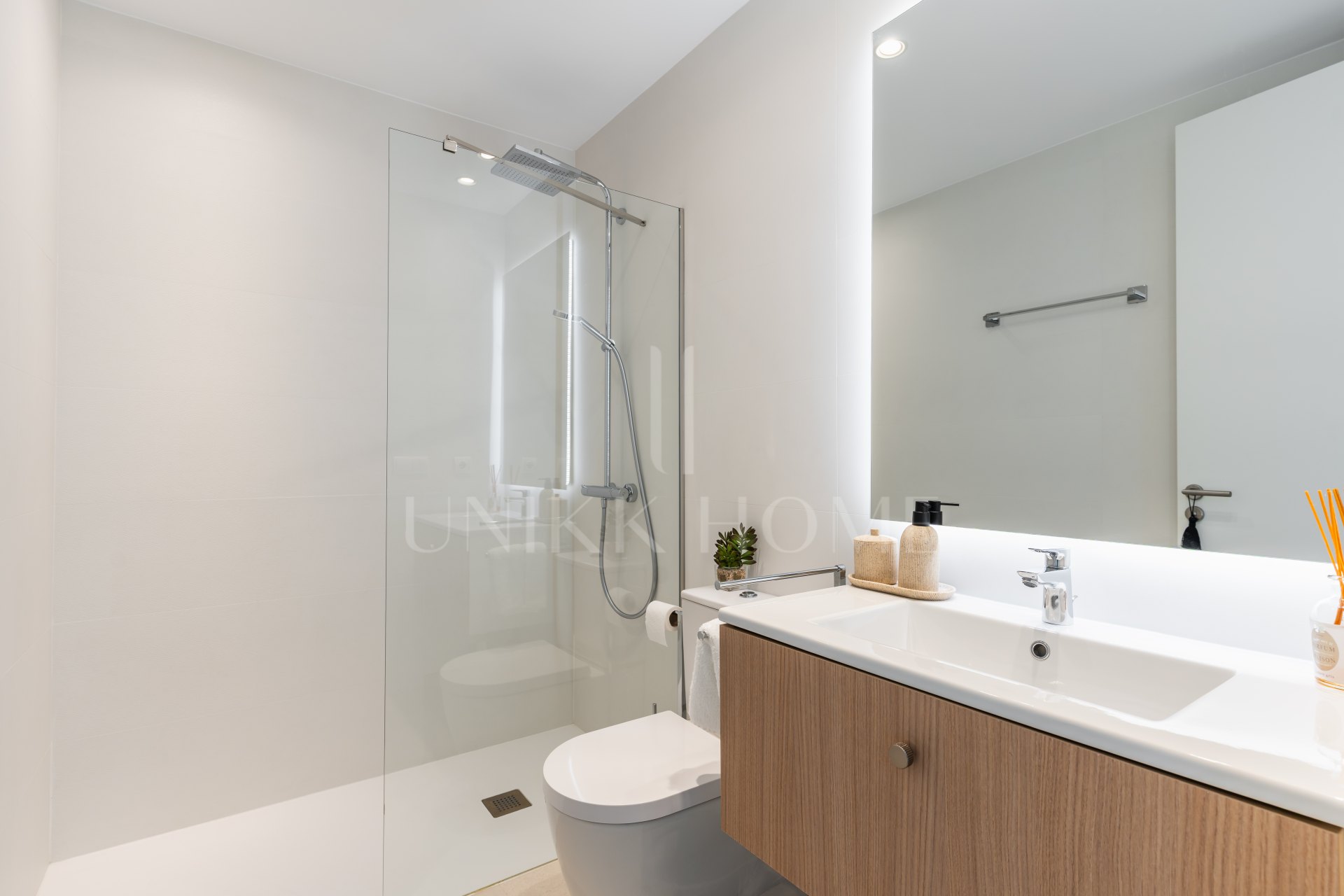 Exclisiva villa pareada de 4 dormitorios con diseño elegante y moderno en la urbanización Soul en Santa Clara