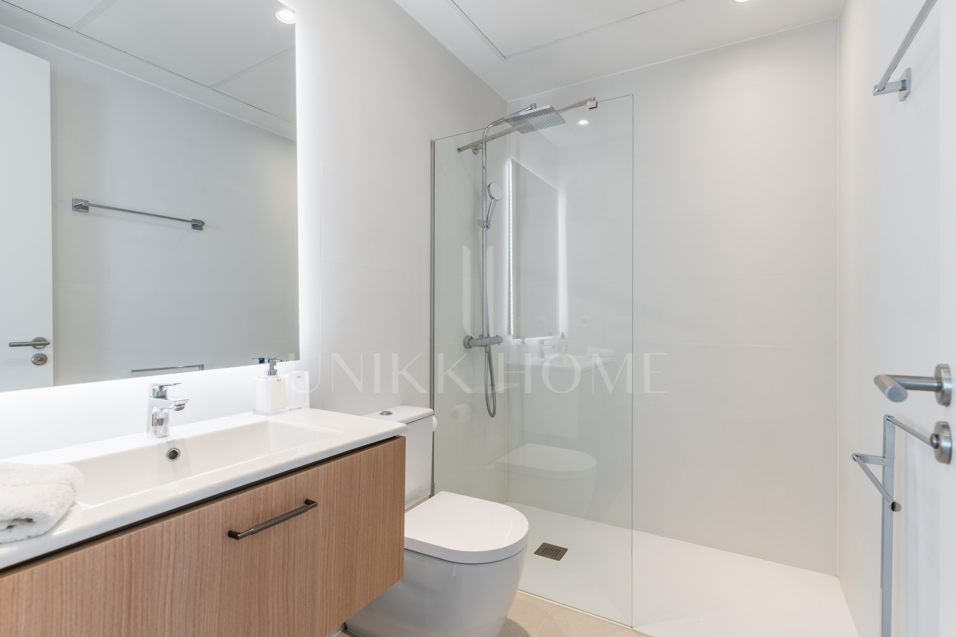 Exclisiva villa pareada de 4 dormitorios con diseño elegante y moderno en la urbanización Soul en Santa Clara