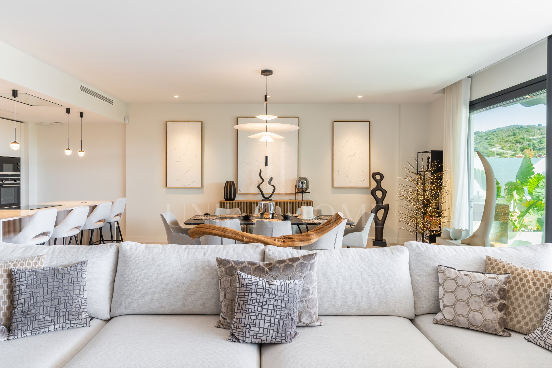 Exclisiva villa pareada de 4 dormitorios con diseño elegante y moderno en la urbanización Soul en Santa Clara
