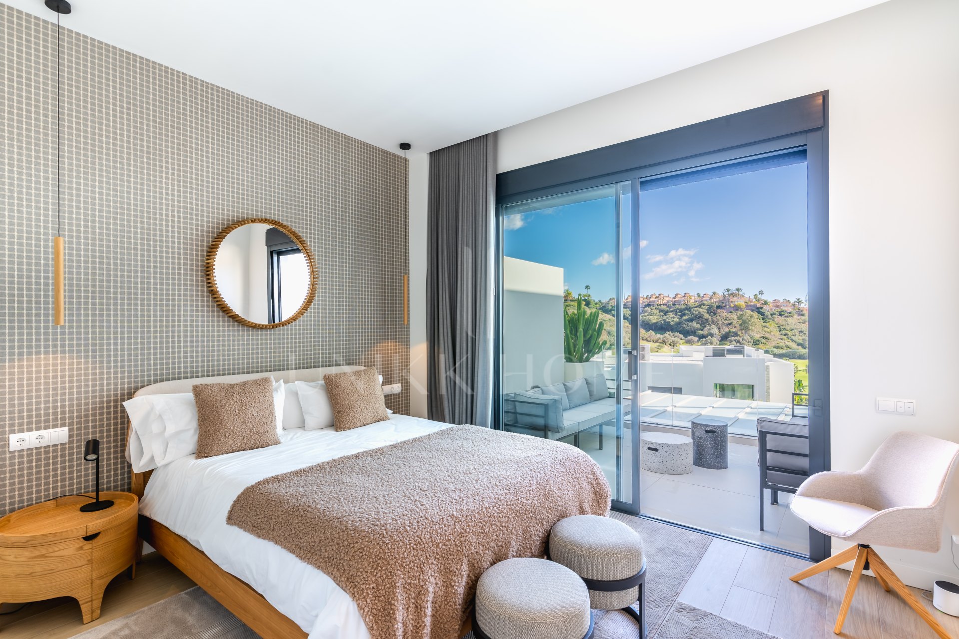 Exclisiva villa pareada de 4 dormitorios con diseño elegante y moderno en la urbanización Soul en Santa Clara