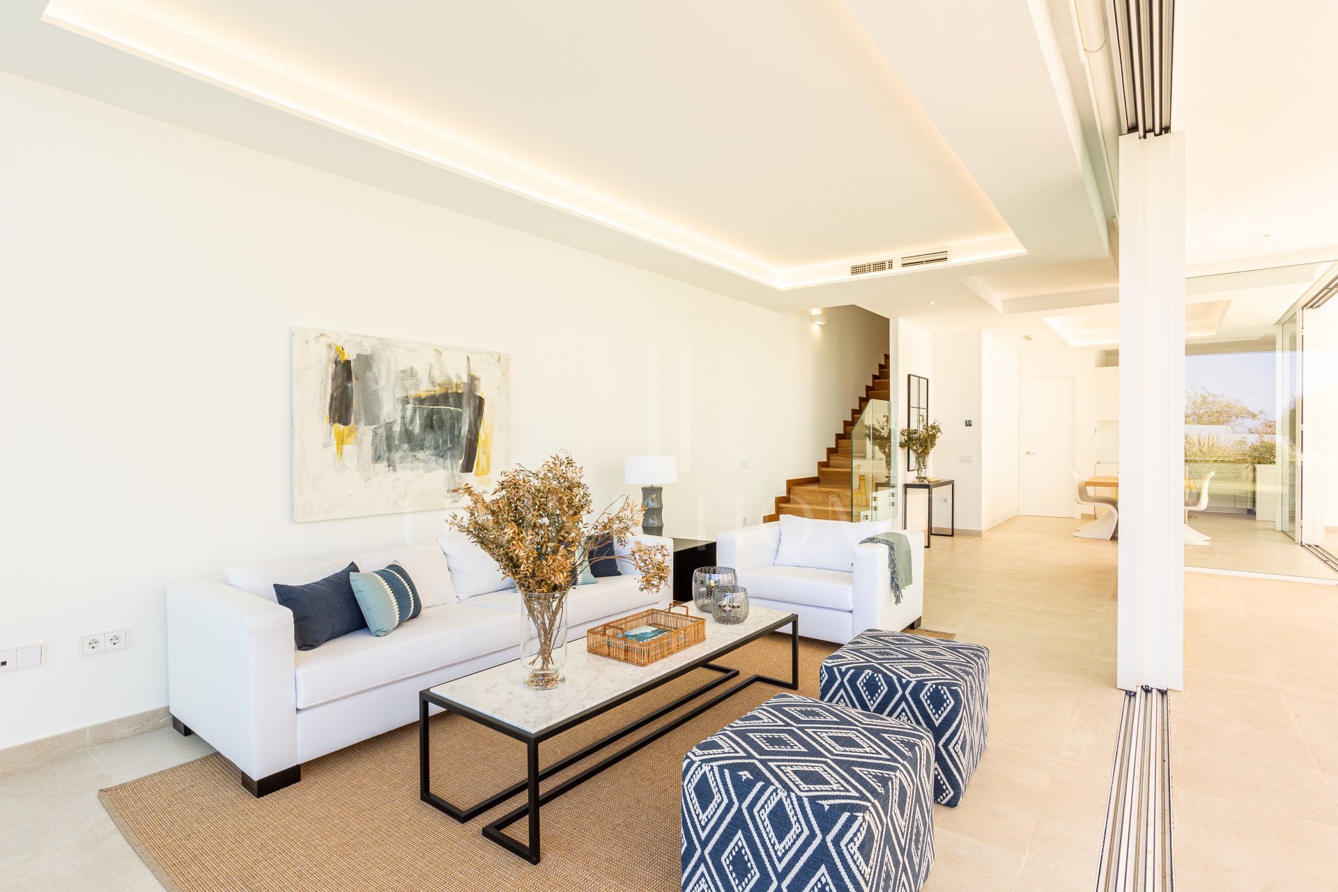 Villa de lujo en Marbella lista para entrar, zona Valdeolletas, con piscina privada y vistas al mar