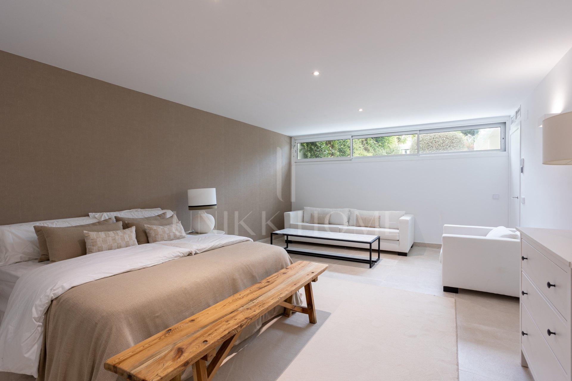 Villa de lujo en Marbella lista para entrar, zona Valdeolletas, con piscina privada y vistas al mar