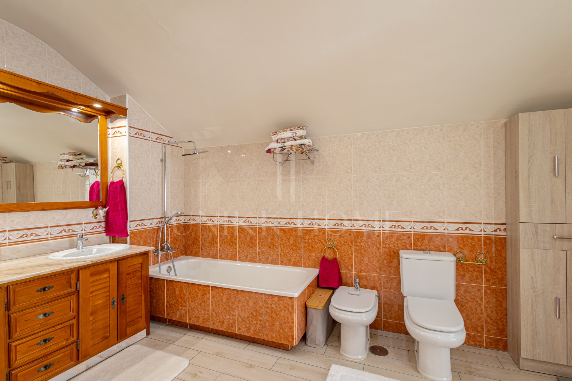 Bright duplex penthouse in Marbella center with garage space included.