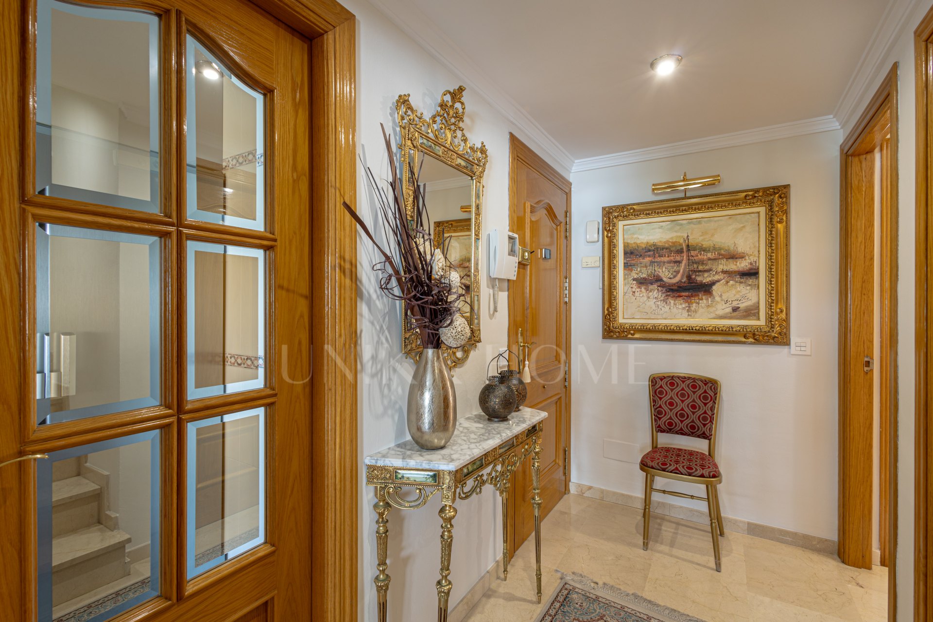 Bright duplex penthouse in Marbella center with garage space included.
