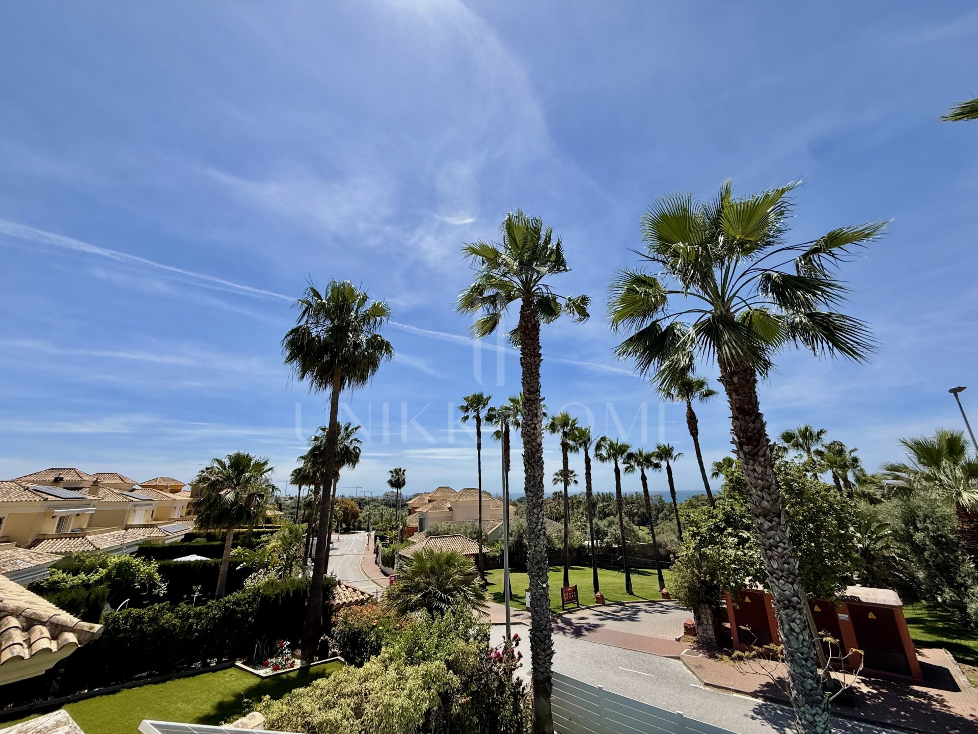 EXCLUSIVE TOWNHOUSE IN SANTA CLARA WITH OPEN VIEWS