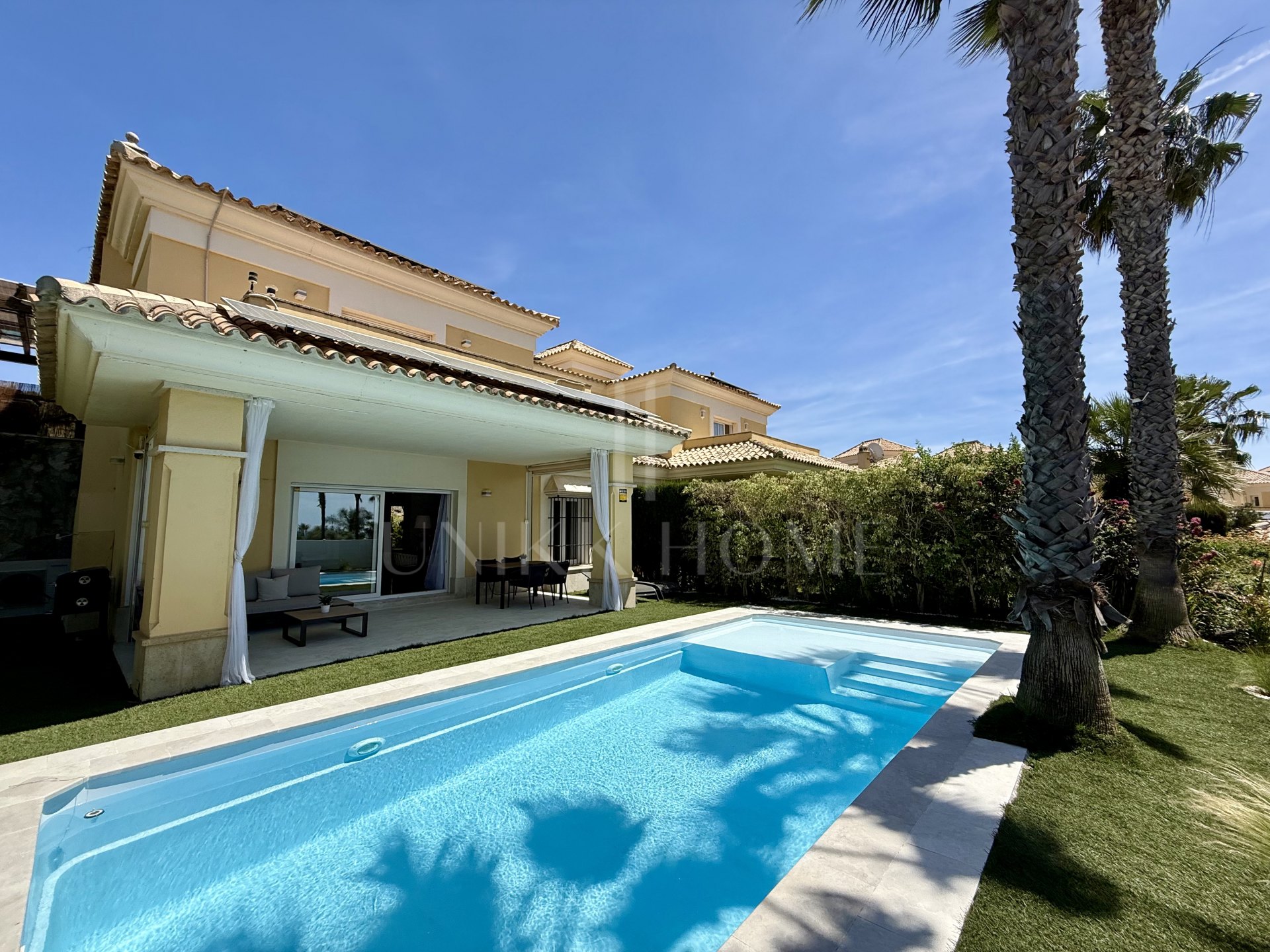 EXCLUSIVE TOWNHOUSE IN SANTA CLARA WITH OPEN VIEWS