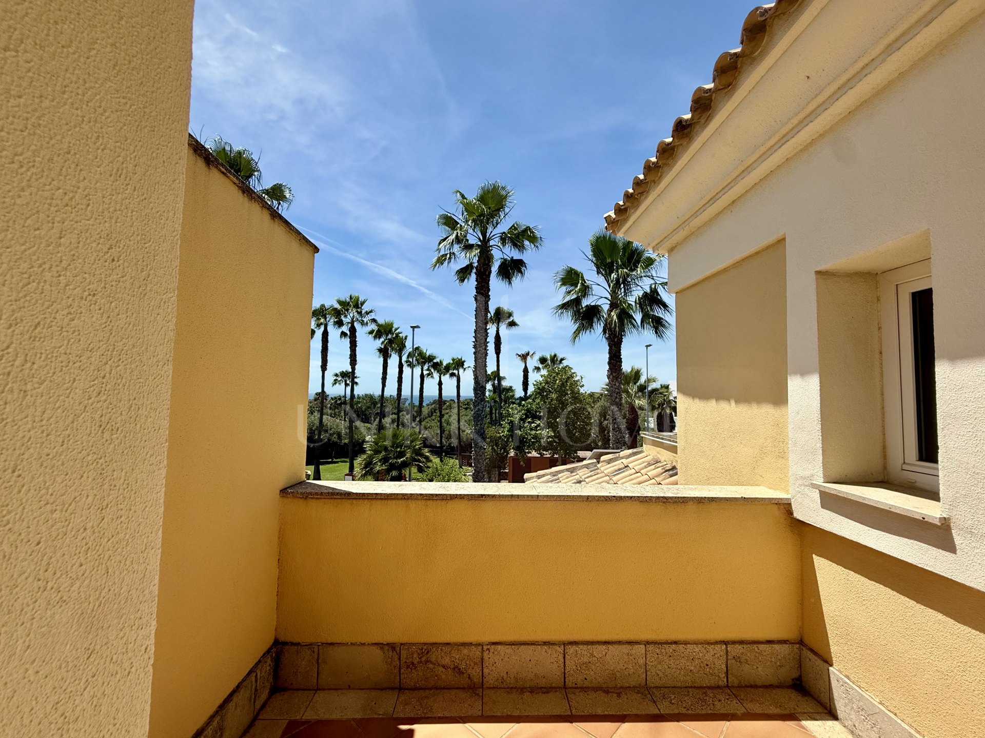 EXCLUSIVE TOWNHOUSE IN SANTA CLARA WITH OPEN VIEWS