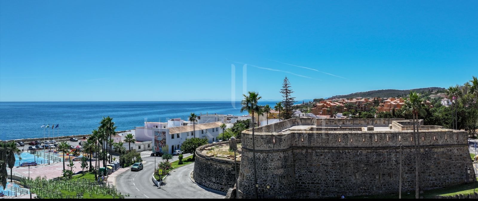 Investment opportunity 3 bedrooms frontline beach