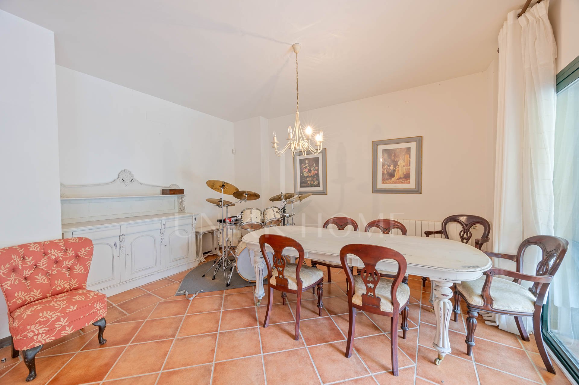 Semi-Detached Corner House with 4 bedrooms and Spacious Garden in Sotogrande Costa
