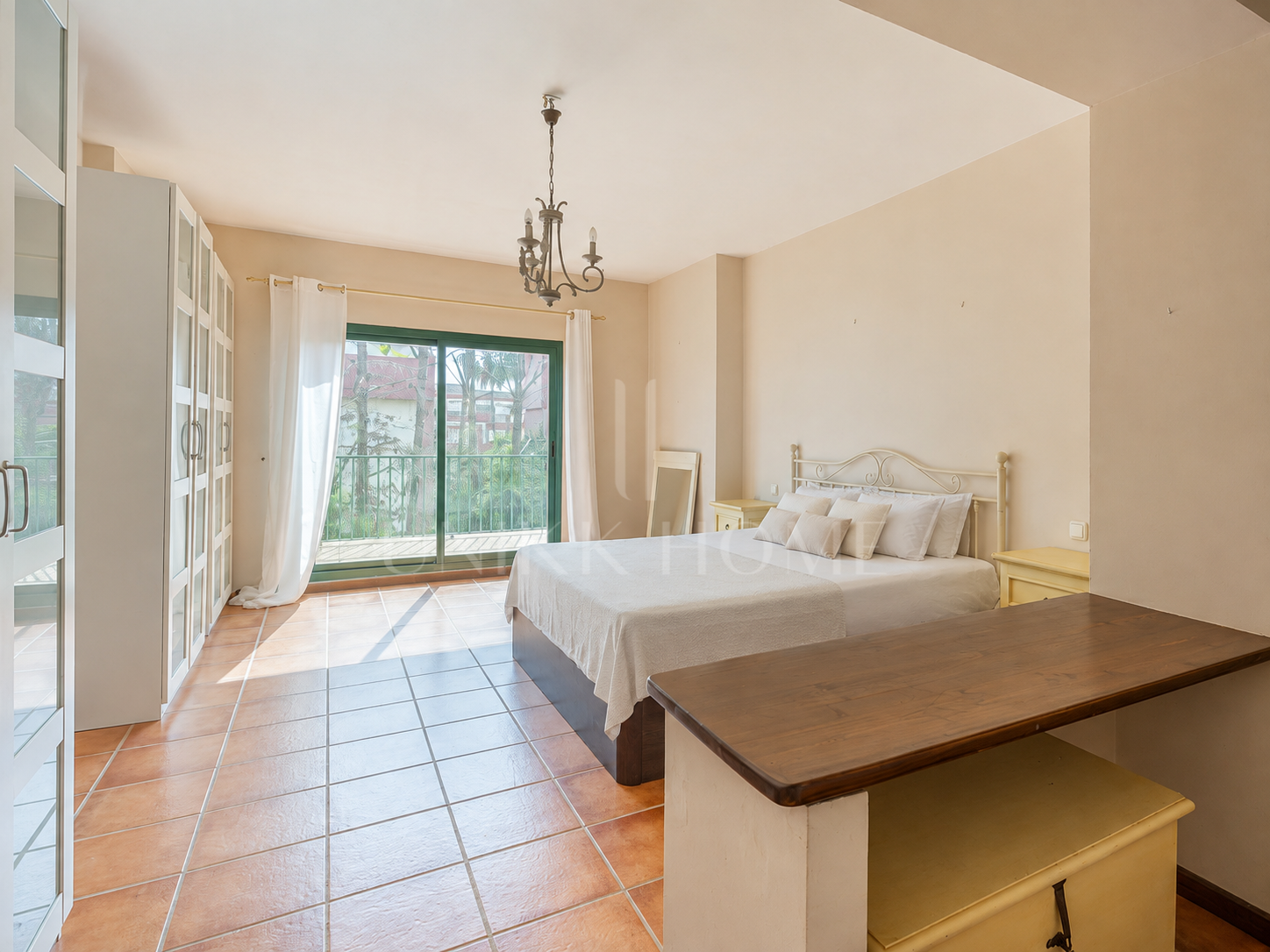 Semi-Detached Corner House with 4 bedrooms and Spacious Garden in Sotogrande Costa