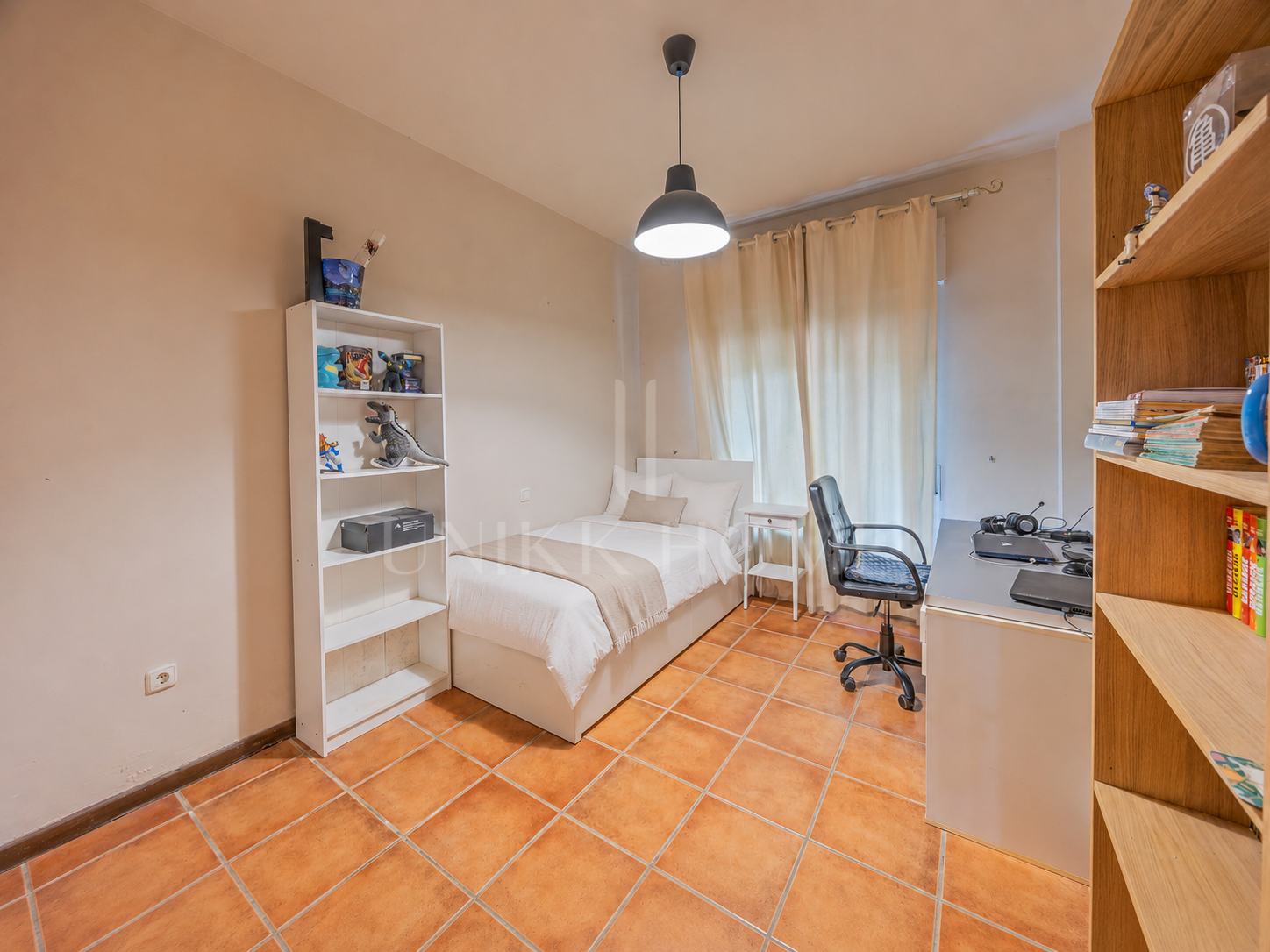 Semi-Detached Corner House with 4 bedrooms and Spacious Garden in Sotogrande Costa