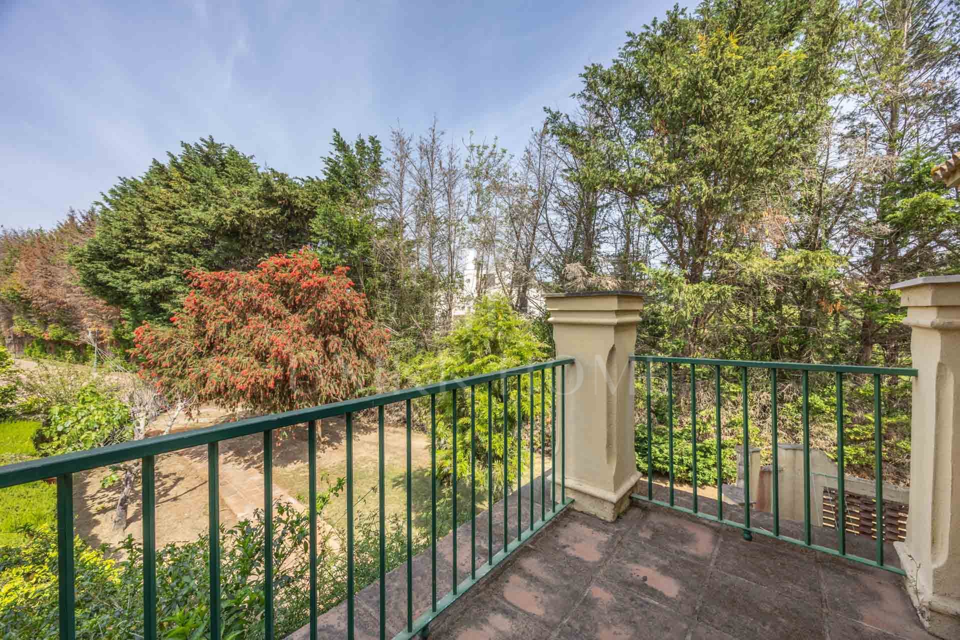 Semi-Detached Corner House with 4 bedrooms and Spacious Garden in Sotogrande Costa