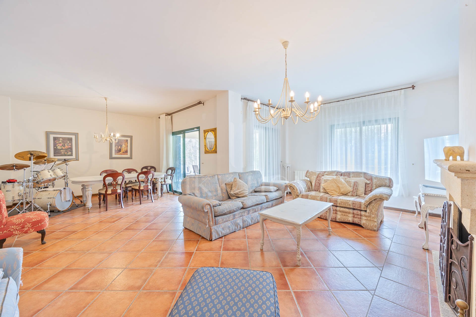 Semi-Detached Corner House with 4 bedrooms and Spacious Garden in Sotogrande Costa