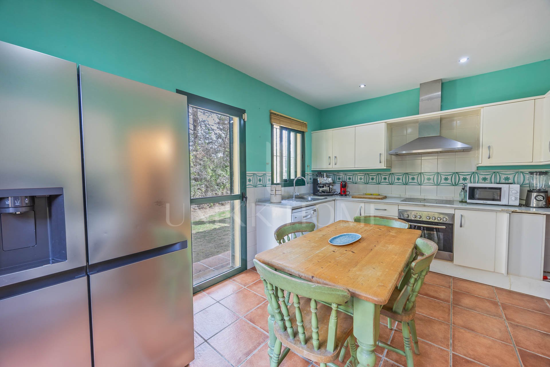 Semi-Detached Corner House with 4 bedrooms and Spacious Garden in Sotogrande Costa