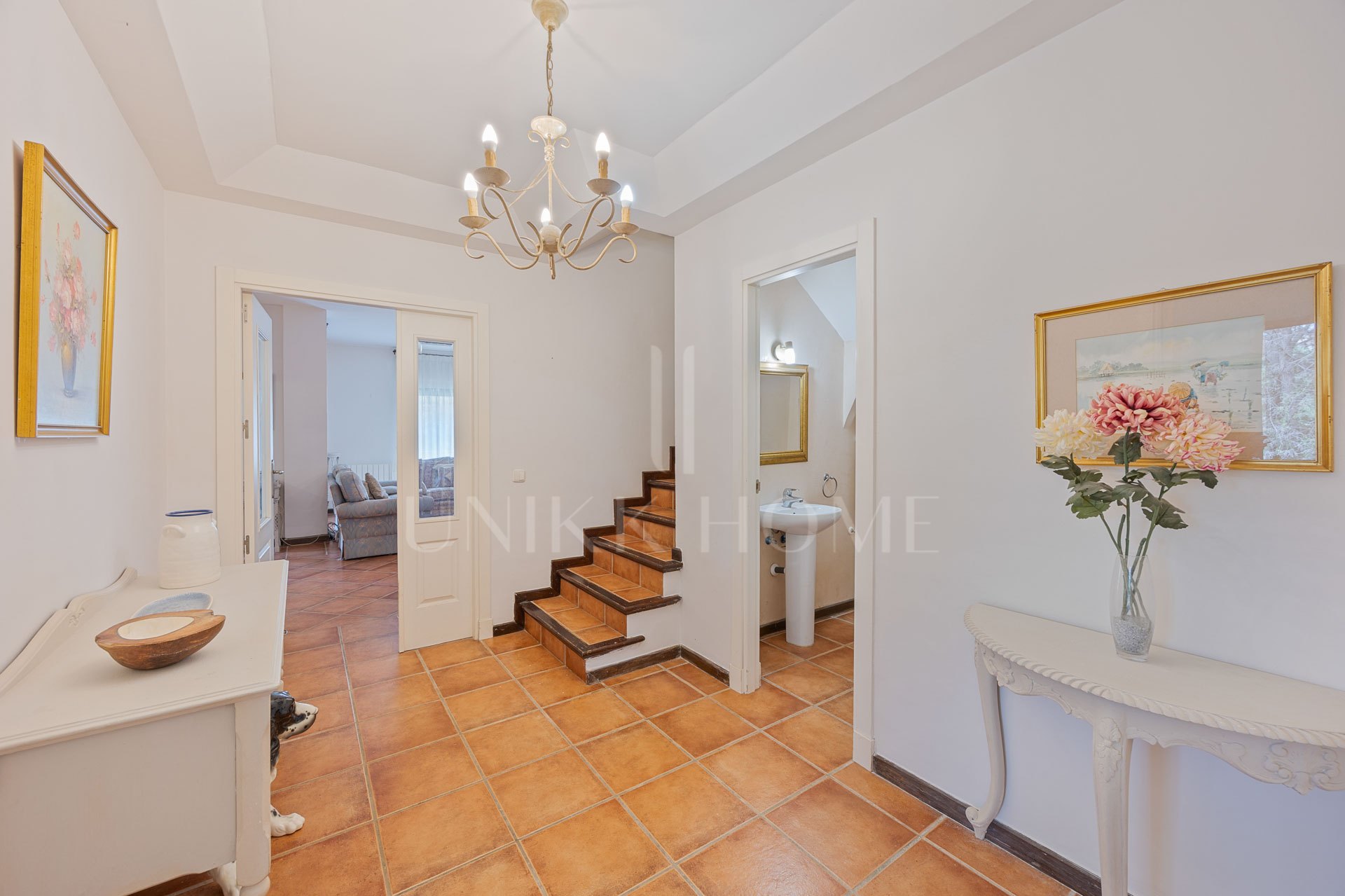 Semi-Detached Corner House with 4 bedrooms and Spacious Garden in Sotogrande Costa